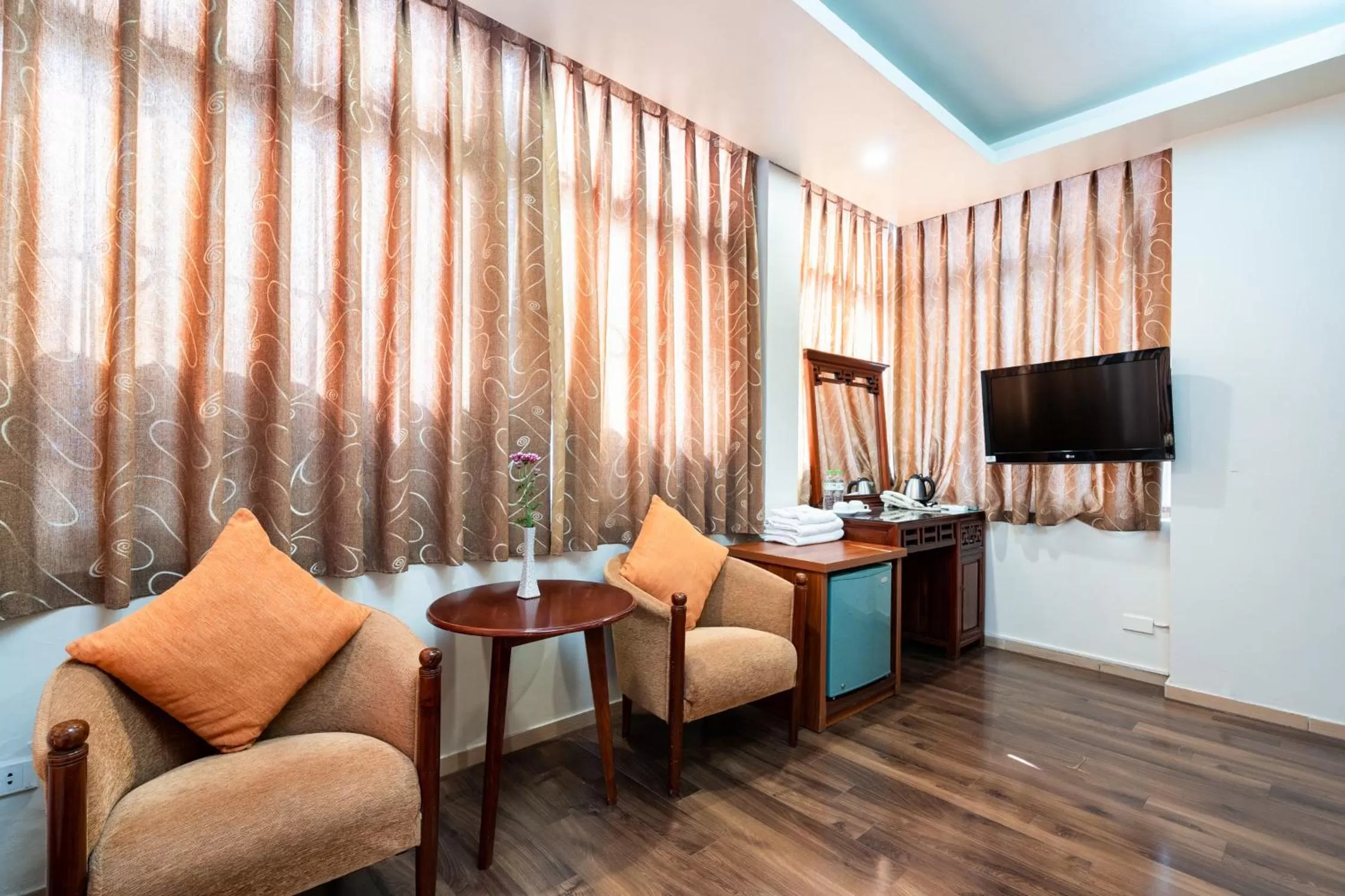 Seating Area in Artisan Lakeview Hotel