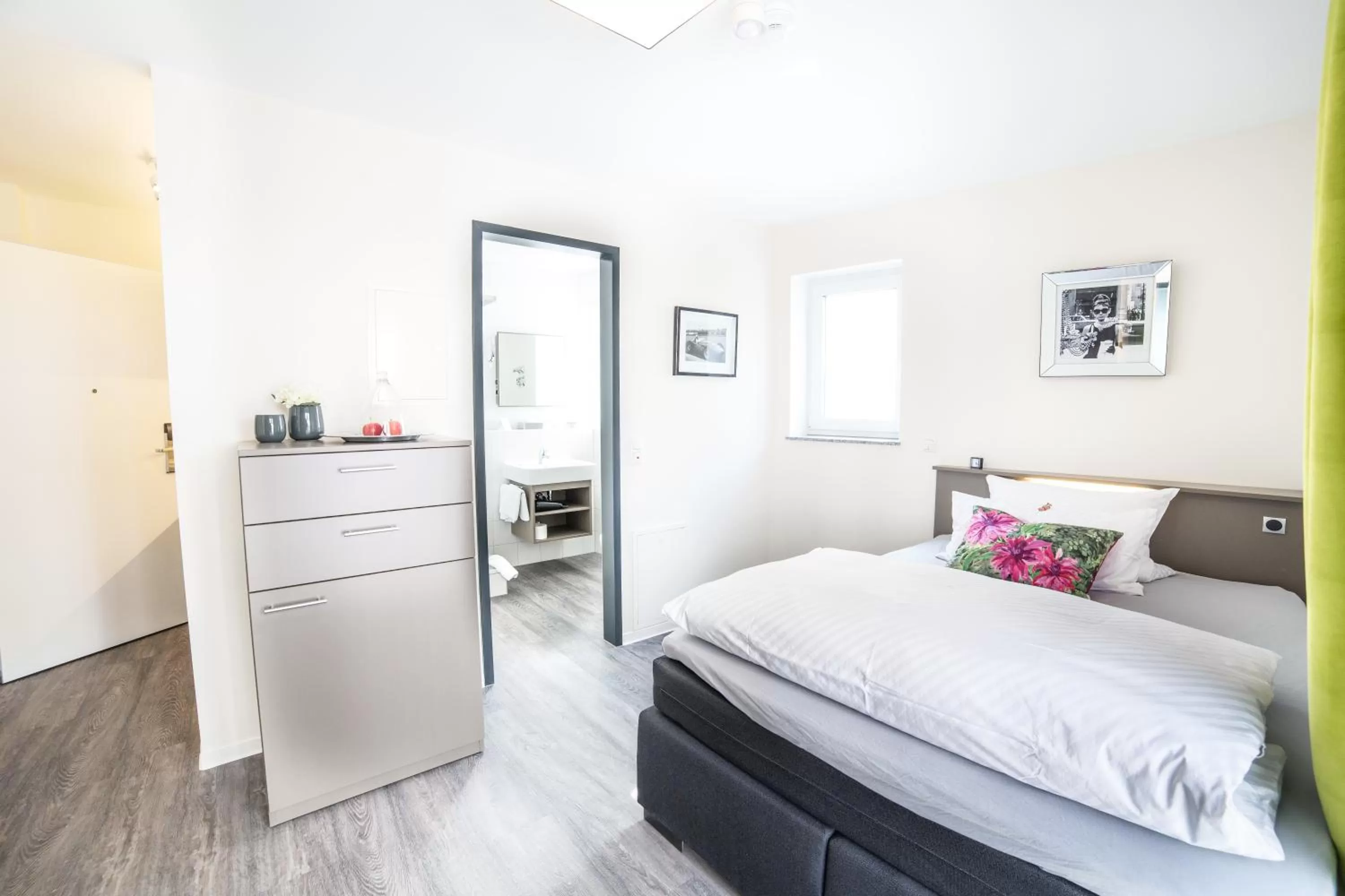 Bedroom, Bed in Luxstay Friedberg - Self-Check-In