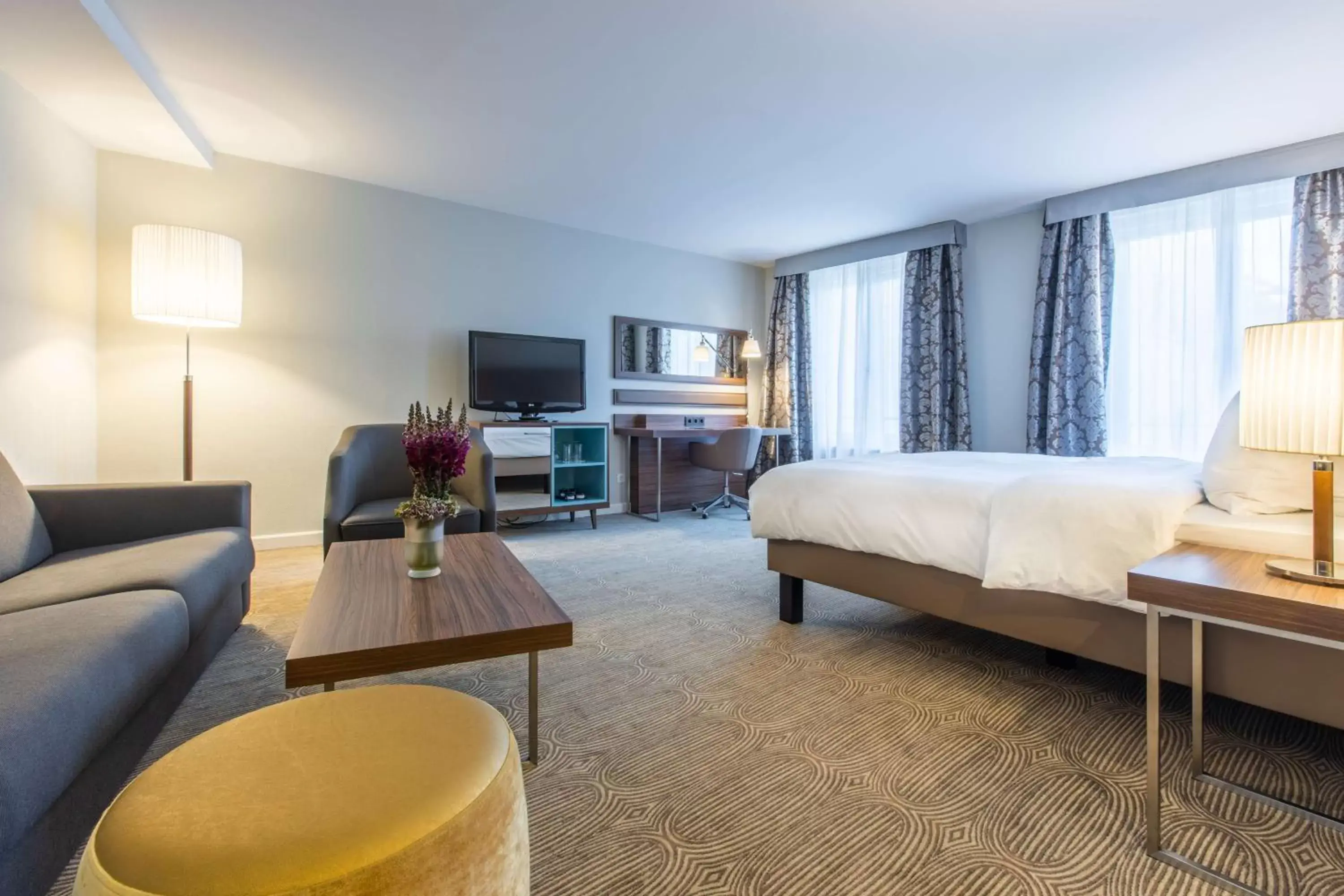 Bedroom, Seating Area in Radisson Blu Hotel Schwarzer Bock Wiesbaden