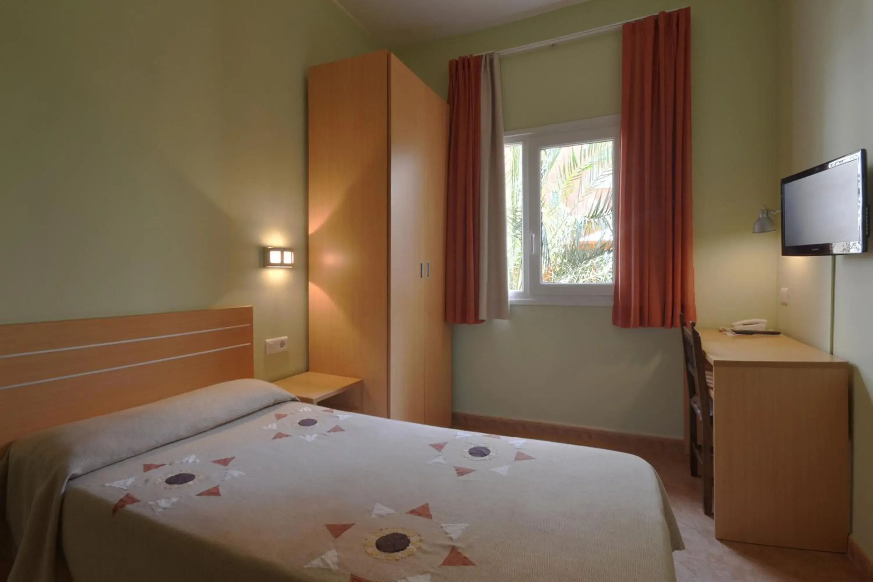 Single Room in El Camí Hotel Single Room in El Camí Hotel