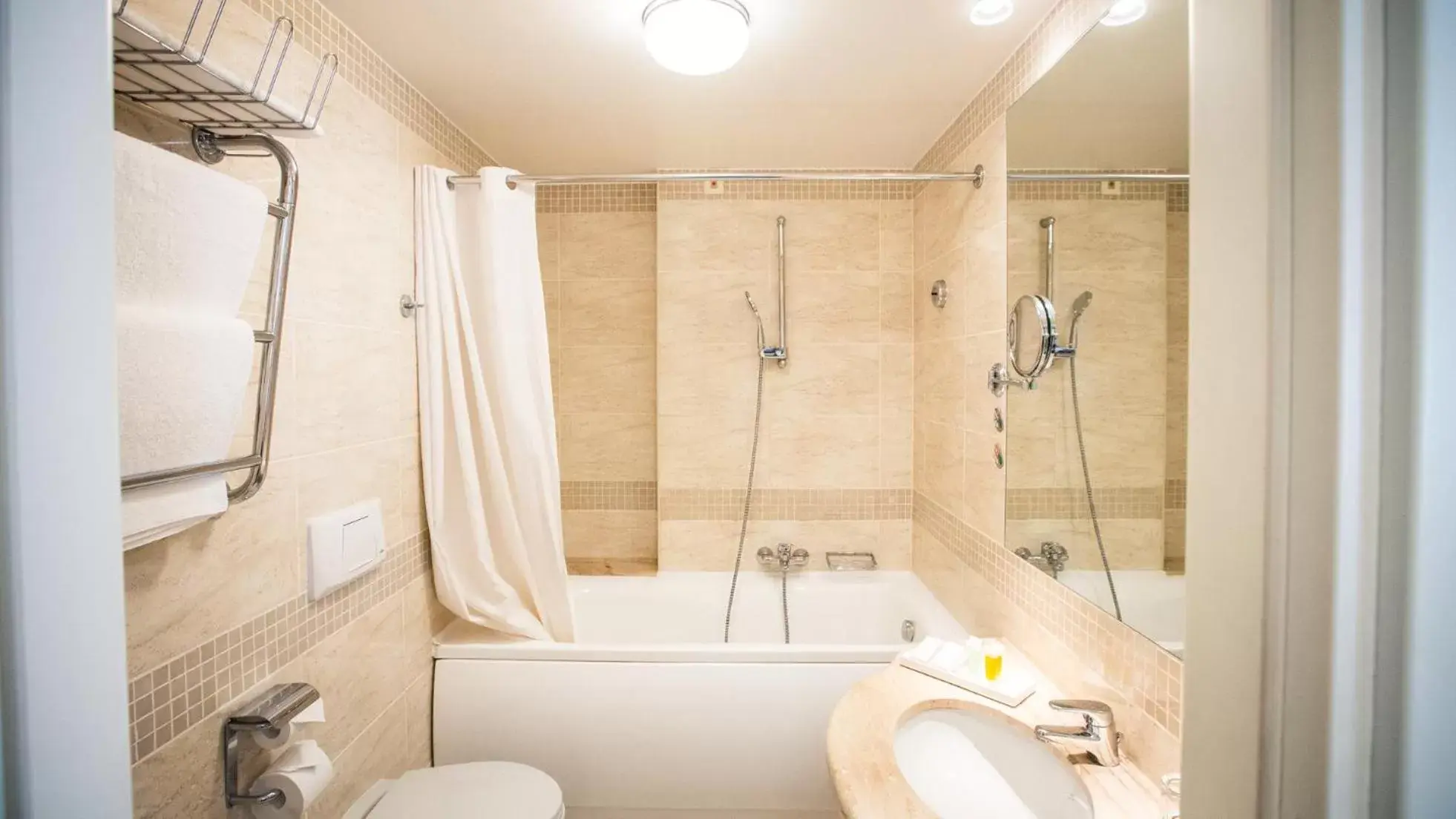 Shower, Bathroom in Hestia Hotel Jugend