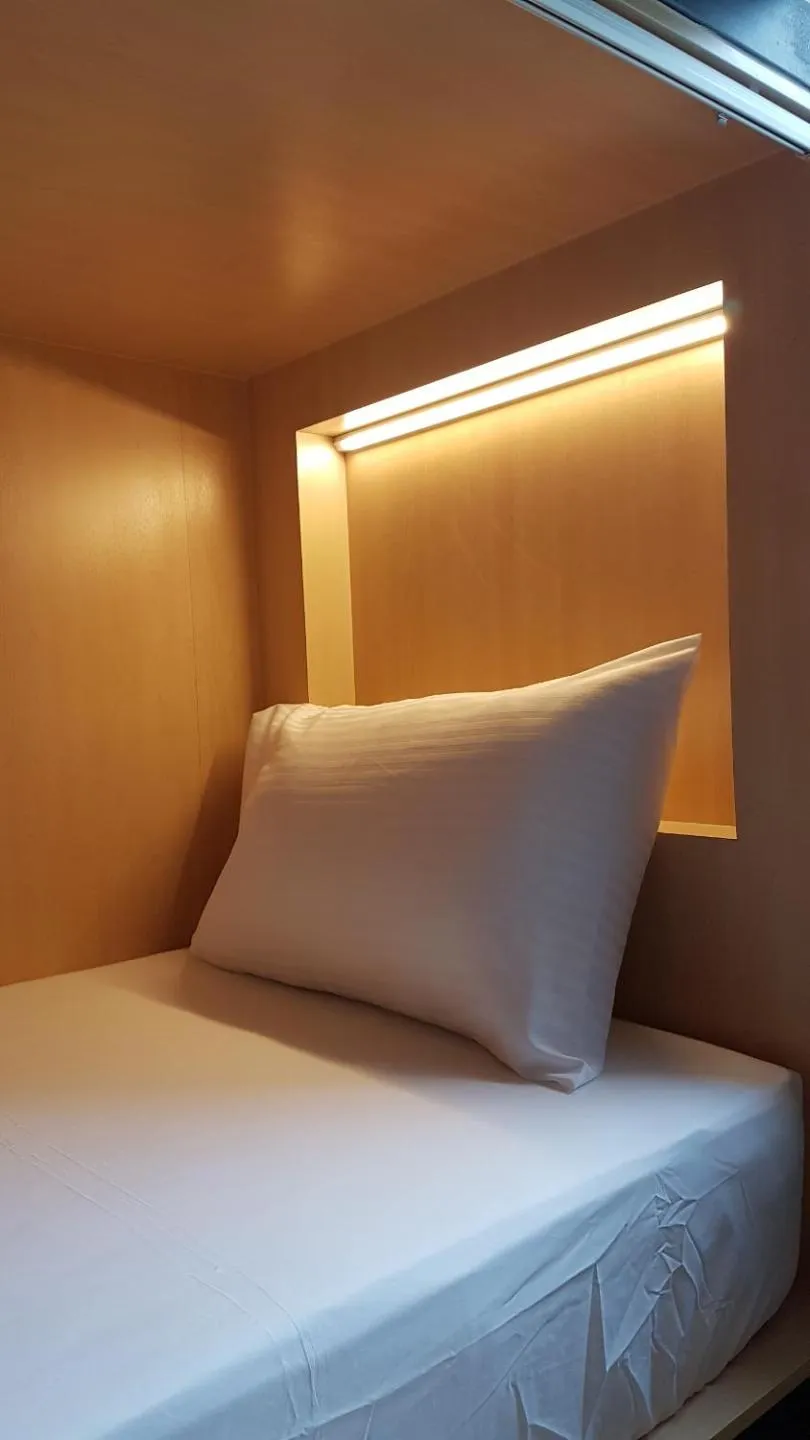 Bedroom, Bed in Hotel 1000 Miles