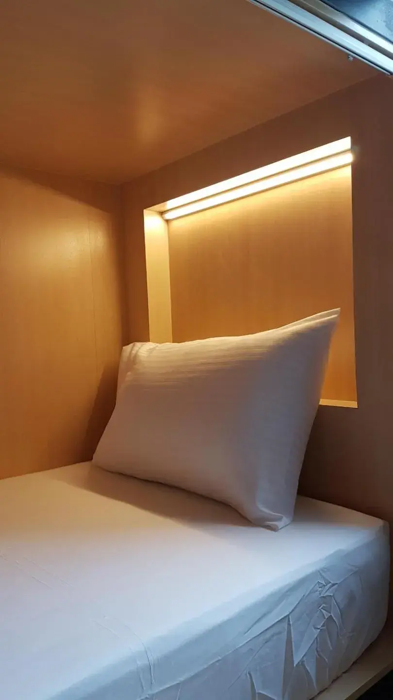 Bedroom, Bed in Hotel 1000 Miles