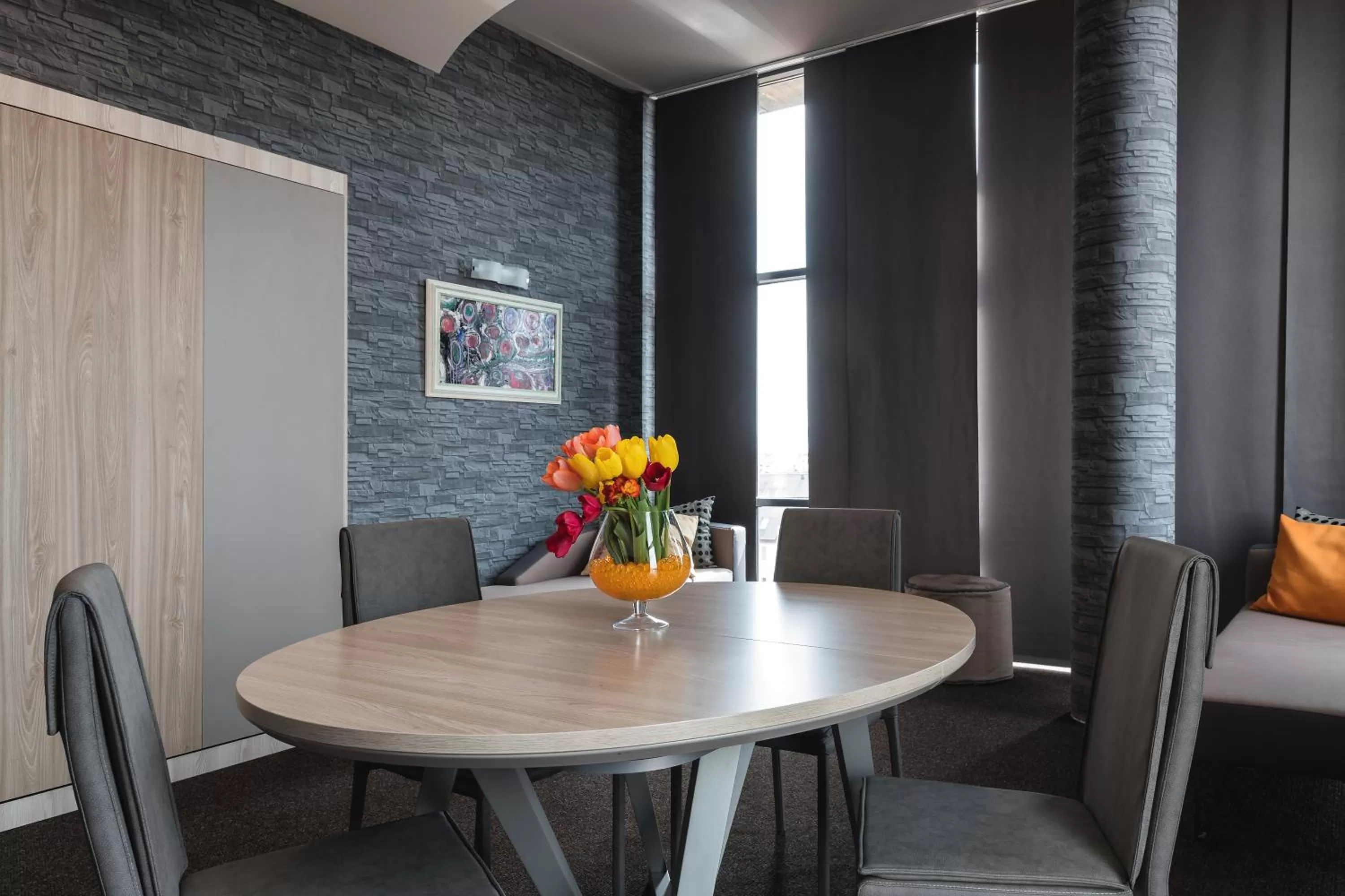 Dining area in Budapest Hotel - Free Parking