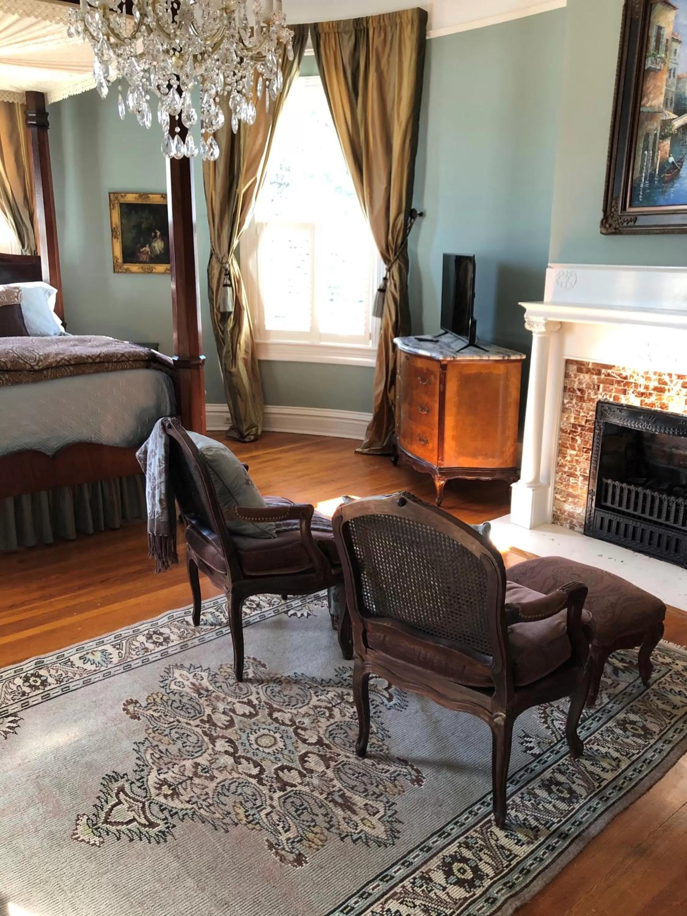 Seating Area in The Twelve Oaks Bed & Breakfast