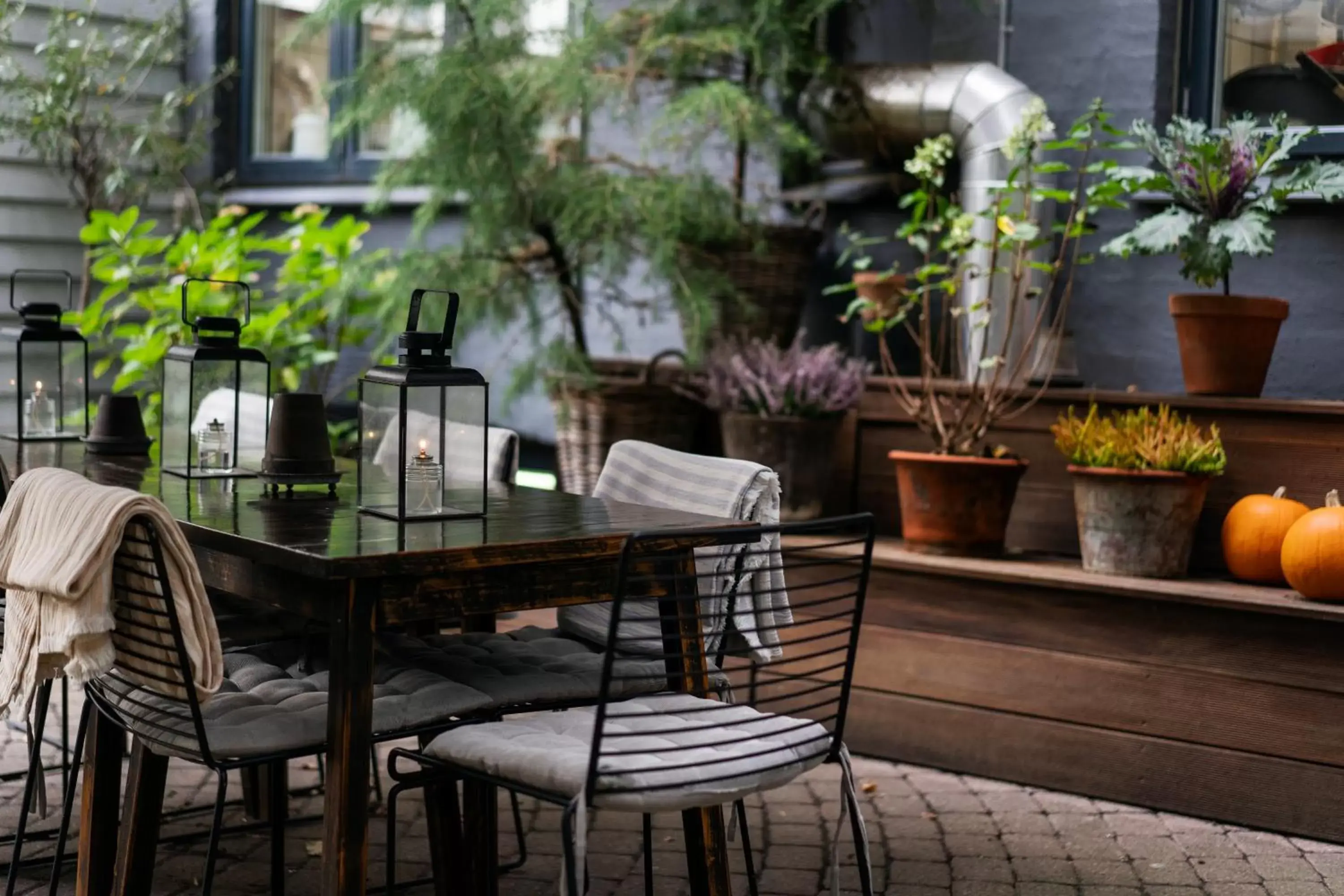 Inner courtyard view in Ibsens Hotel