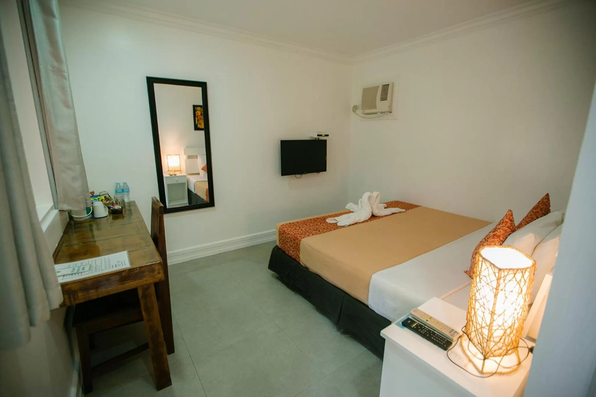 Bedroom, Bed in Kav&#x27;s Beach Resort