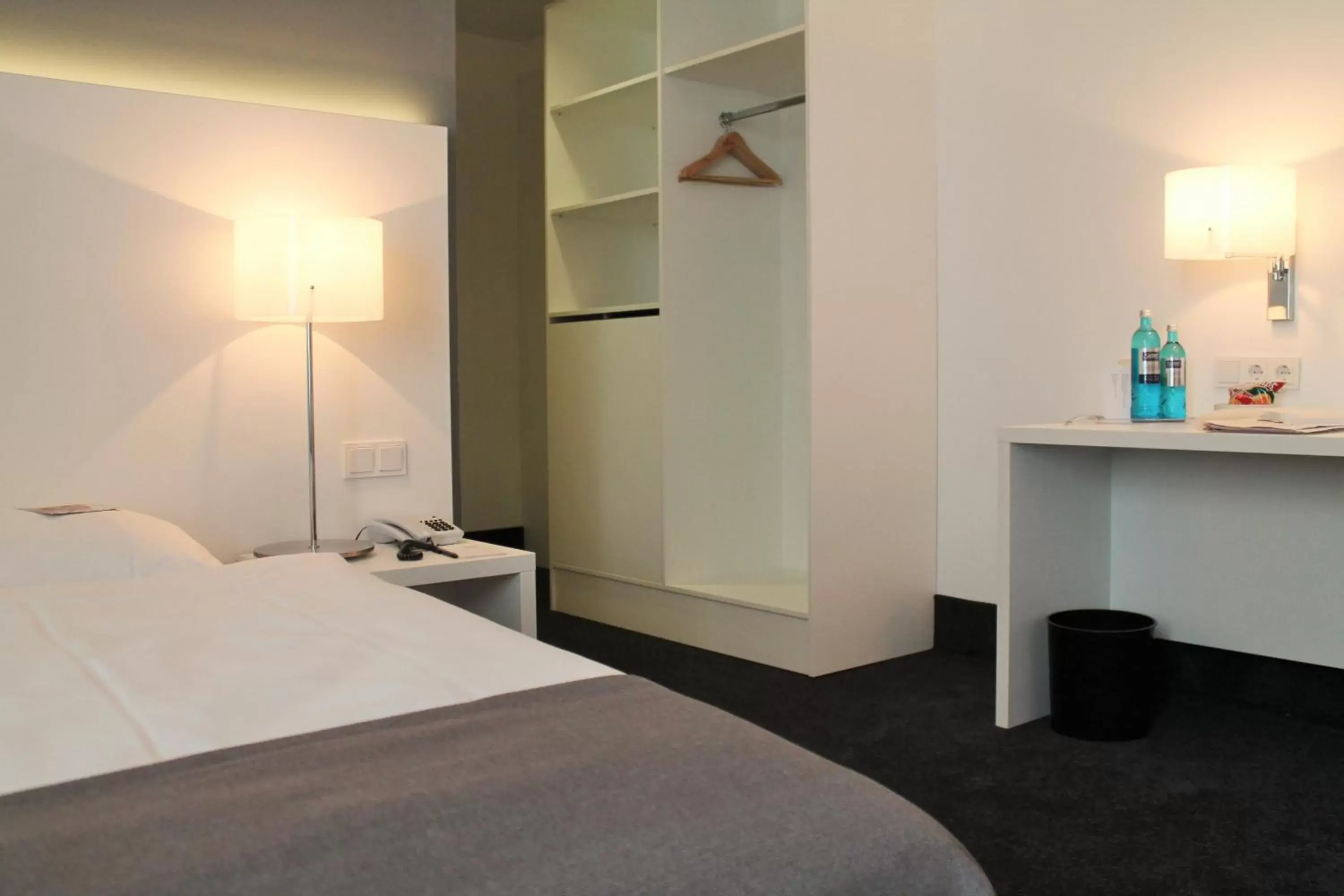 Photo of the whole room, Bed in relexa hotel Airport Düsseldorf/Ratingen