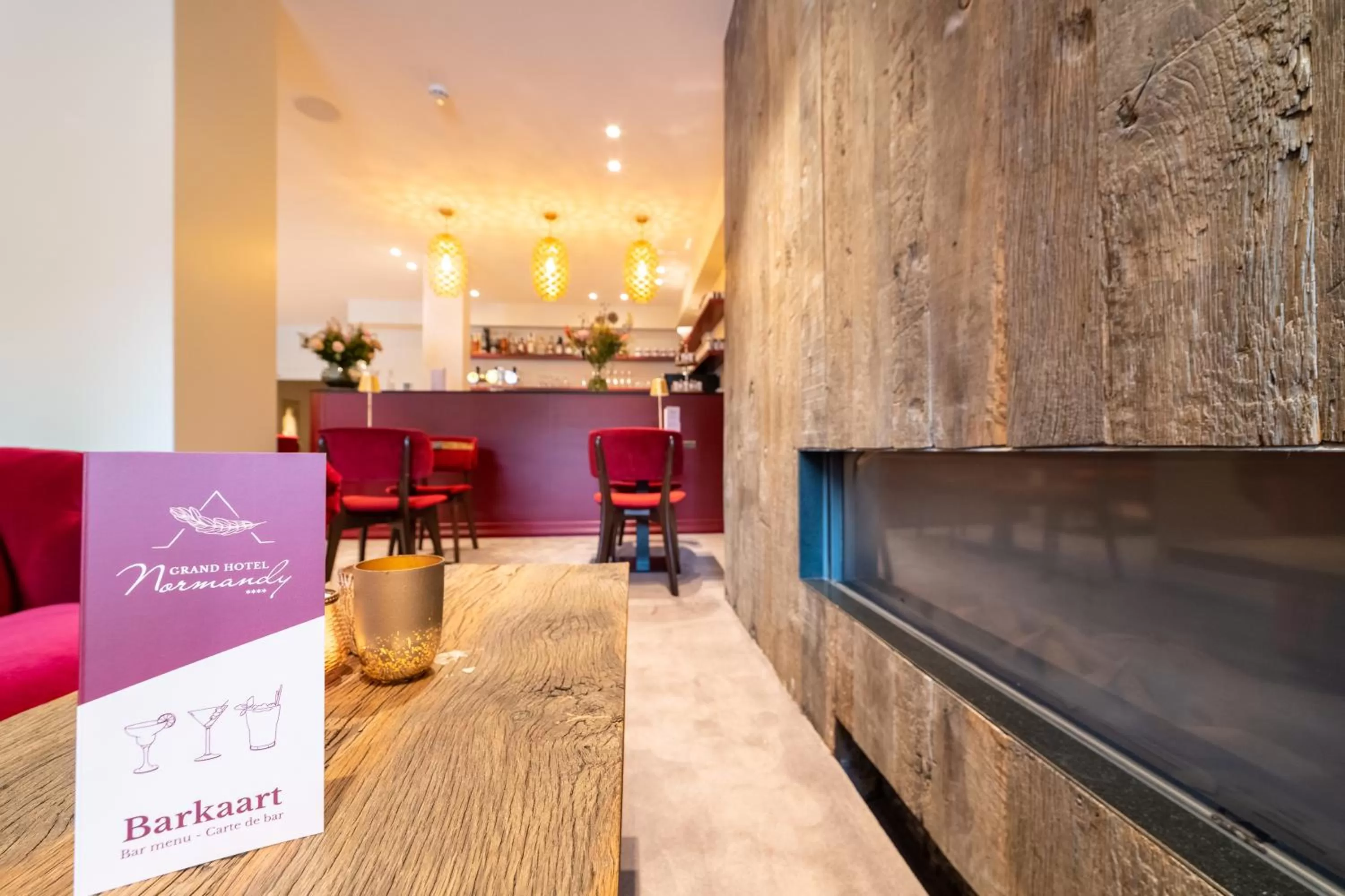 Lounge or bar in Grand Hotel Normandy by CW Hotel Collection