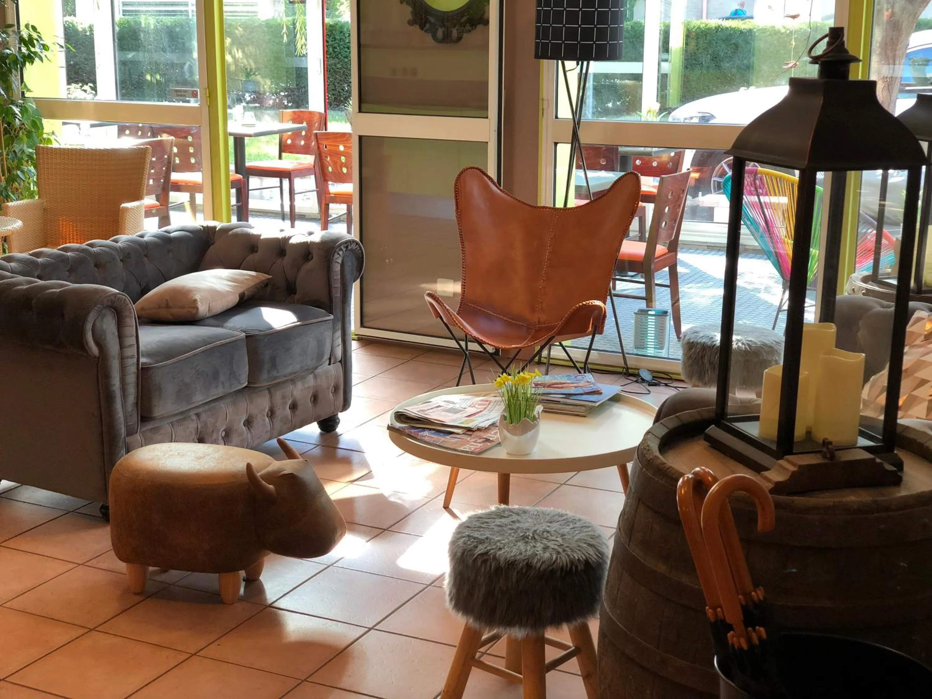 Living room in Hotel Arc-En-Ciel Colmar Contact Hotel