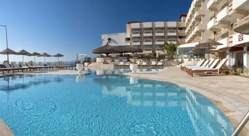 Swimming Pool in Hotel Carina