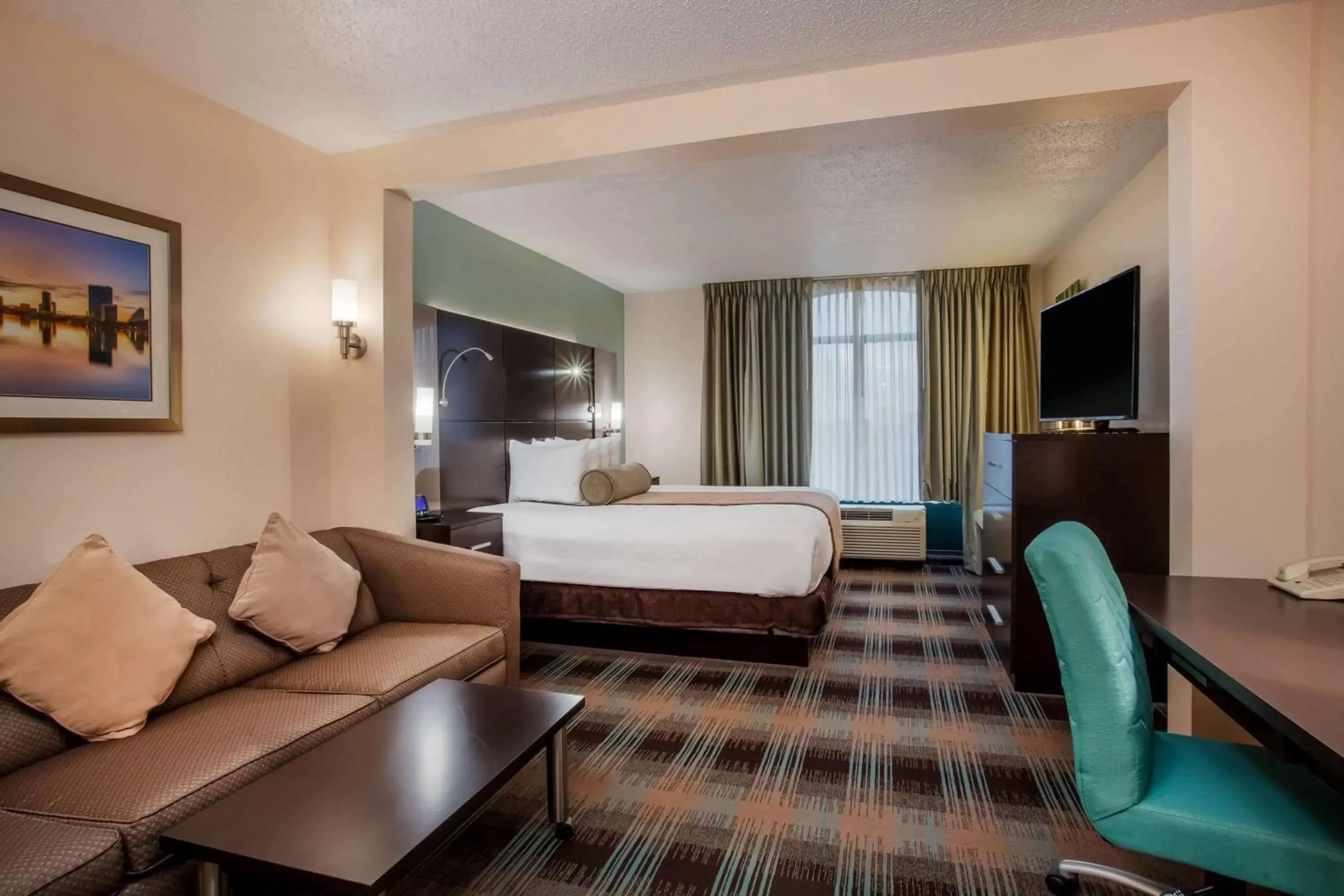 Photo of the whole room in Wingate By Wyndham - Orlando International Airport