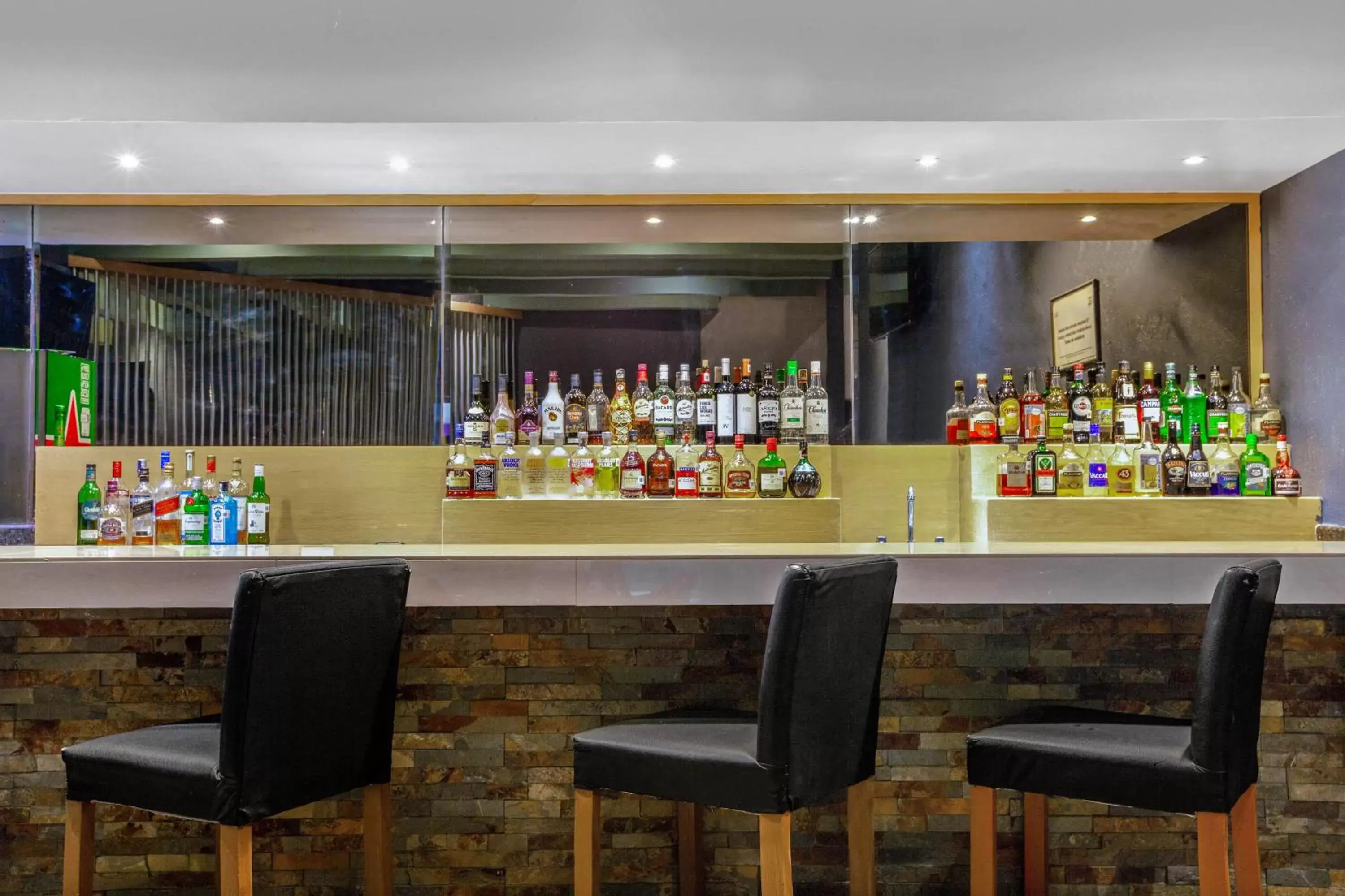 Lounge or bar in CHN Hotel Monterrey Centro, Trademark Collection by Wyndham Lounge or bar in CHN Hotel Monterrey Centro, Trademark Collection by Wyndham