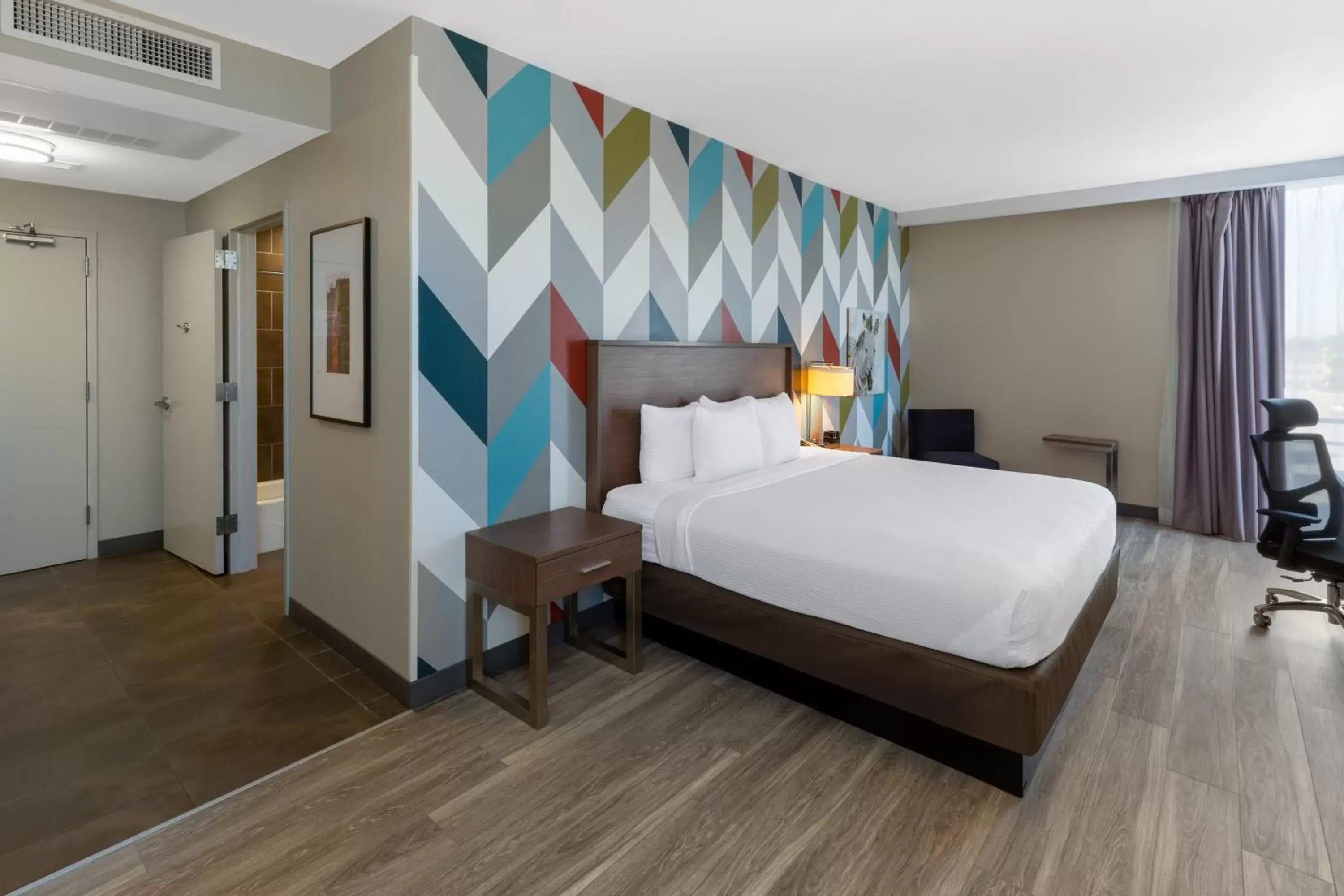 Bed in La Quinta Inn & Suites by Wyndham Tulsa Downtown - Route 66