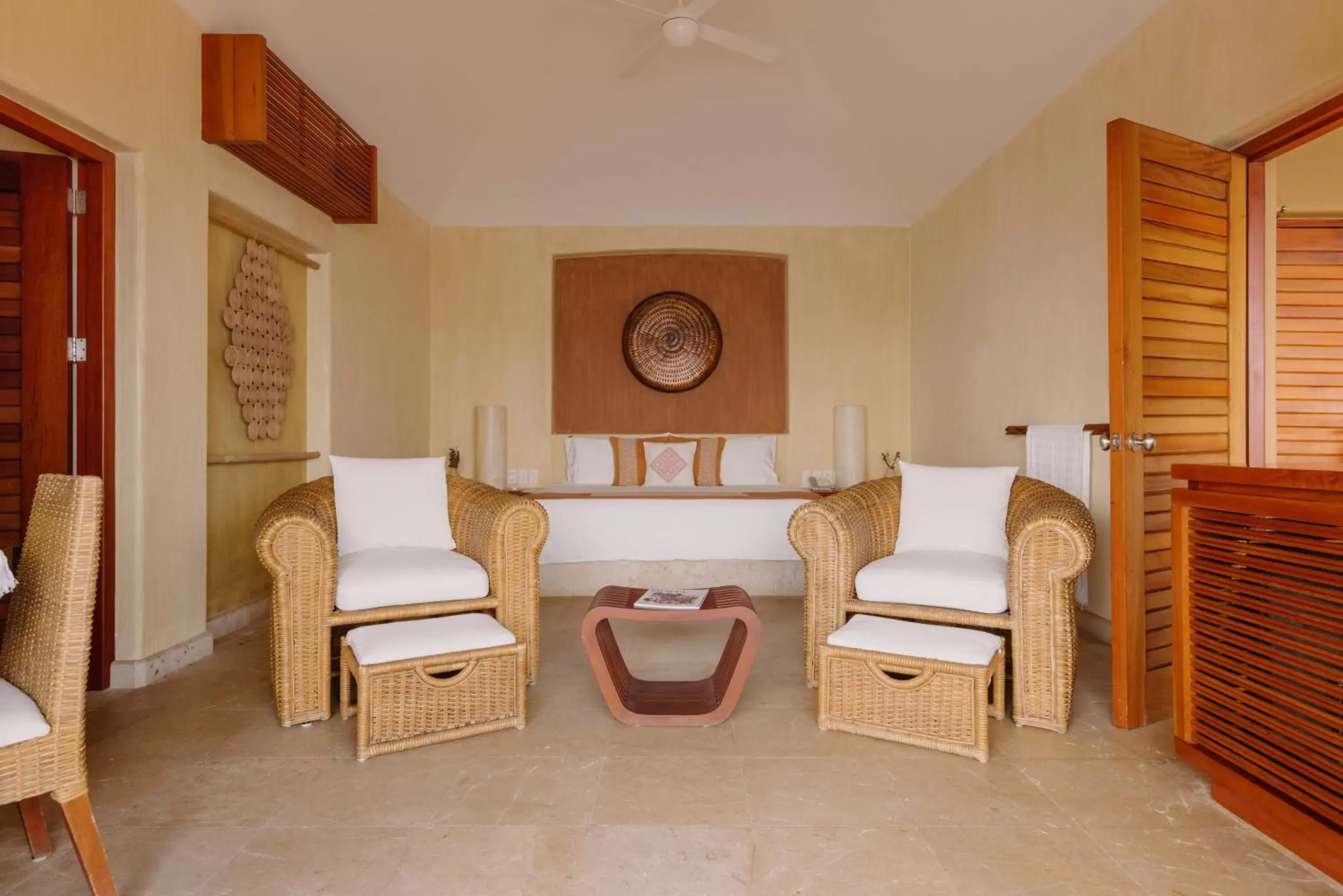 Bed, Seating Area in Cala de Mar Resort & Spa Ixtapa