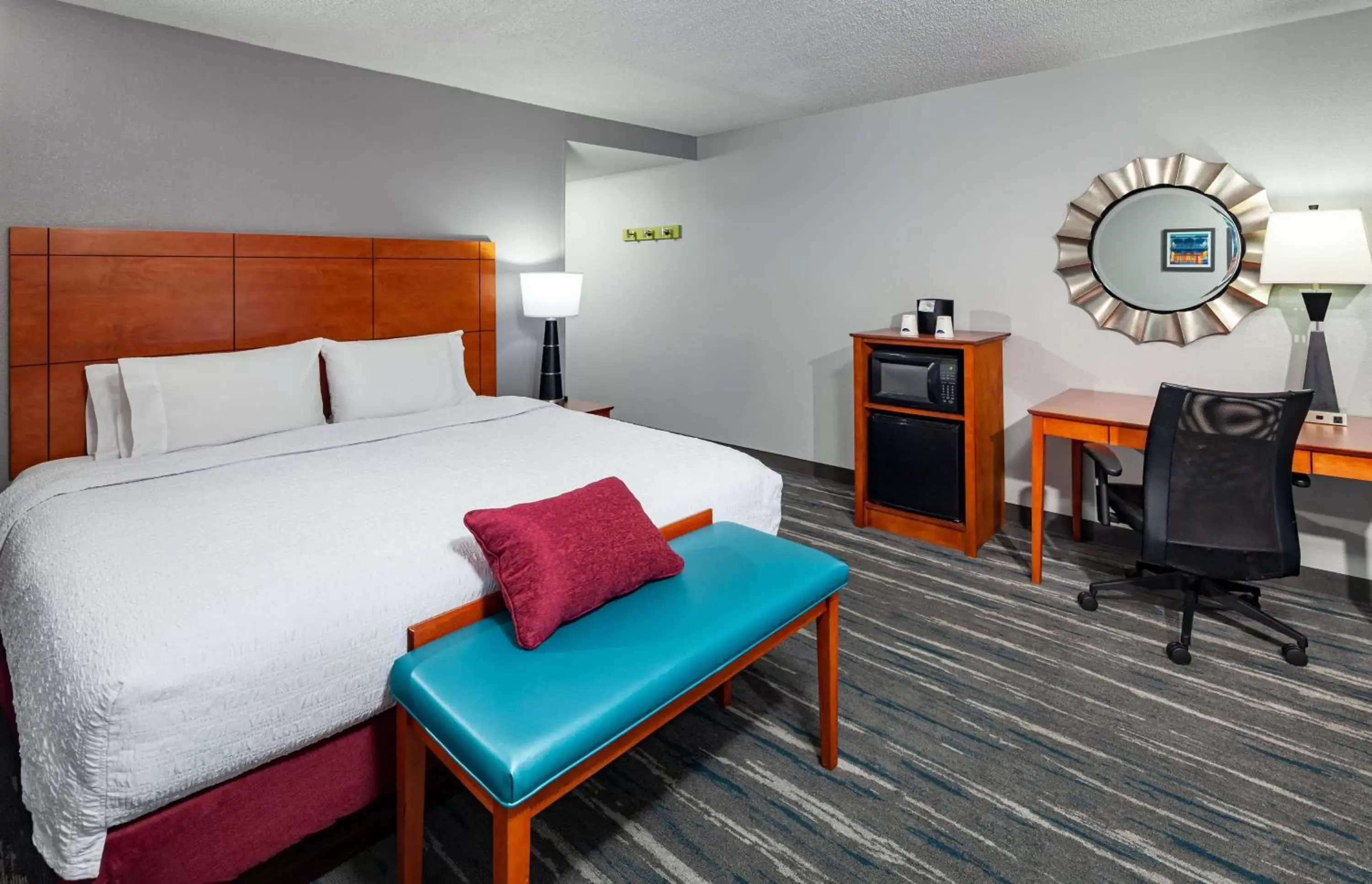 Bedroom in Hampton Inn & Suites Mobile I-65@ Airport Boulevard