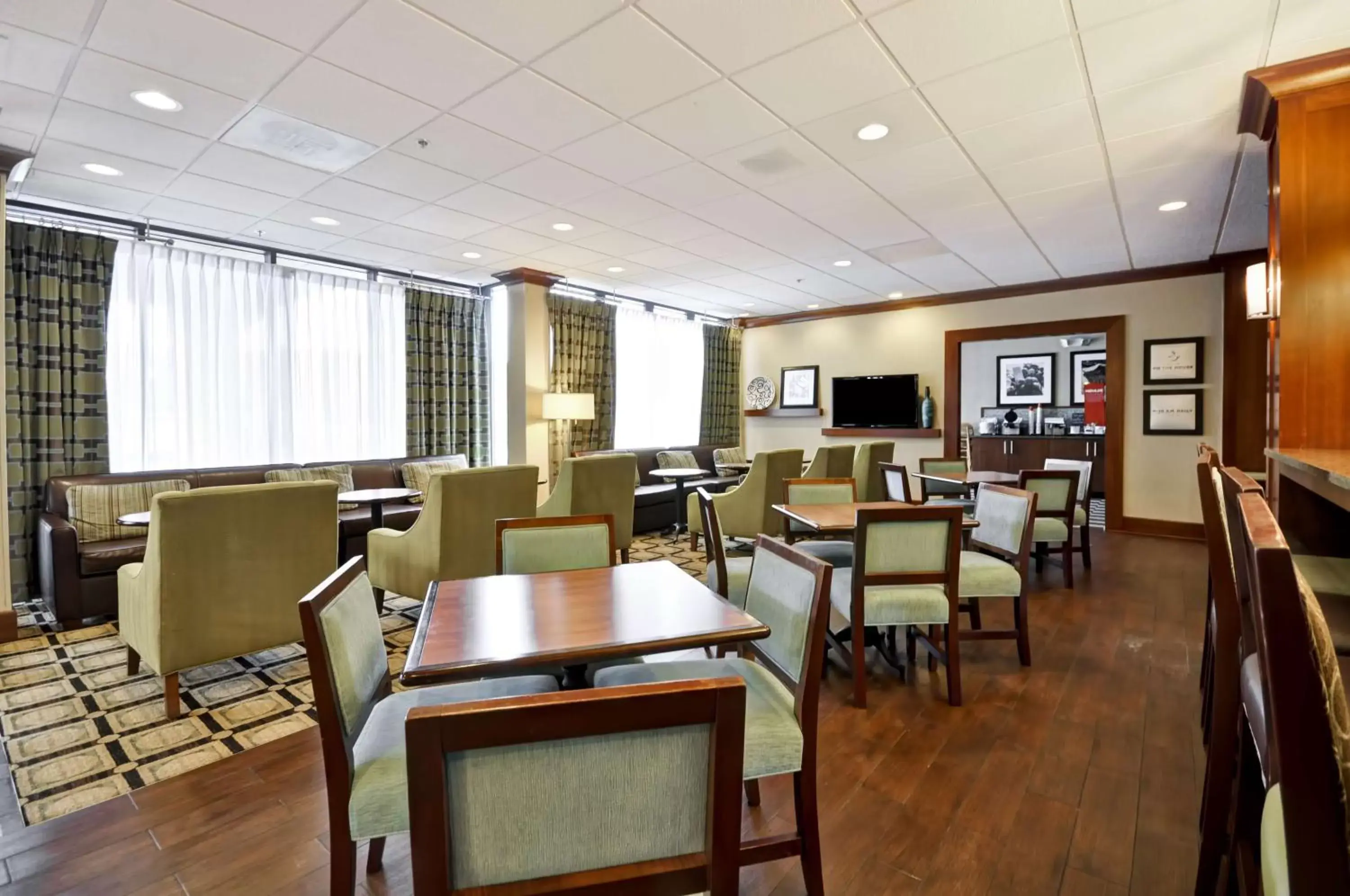 Lobby or reception, Restaurant/Places to Eat in Hampton Inn Chicago-Gurnee