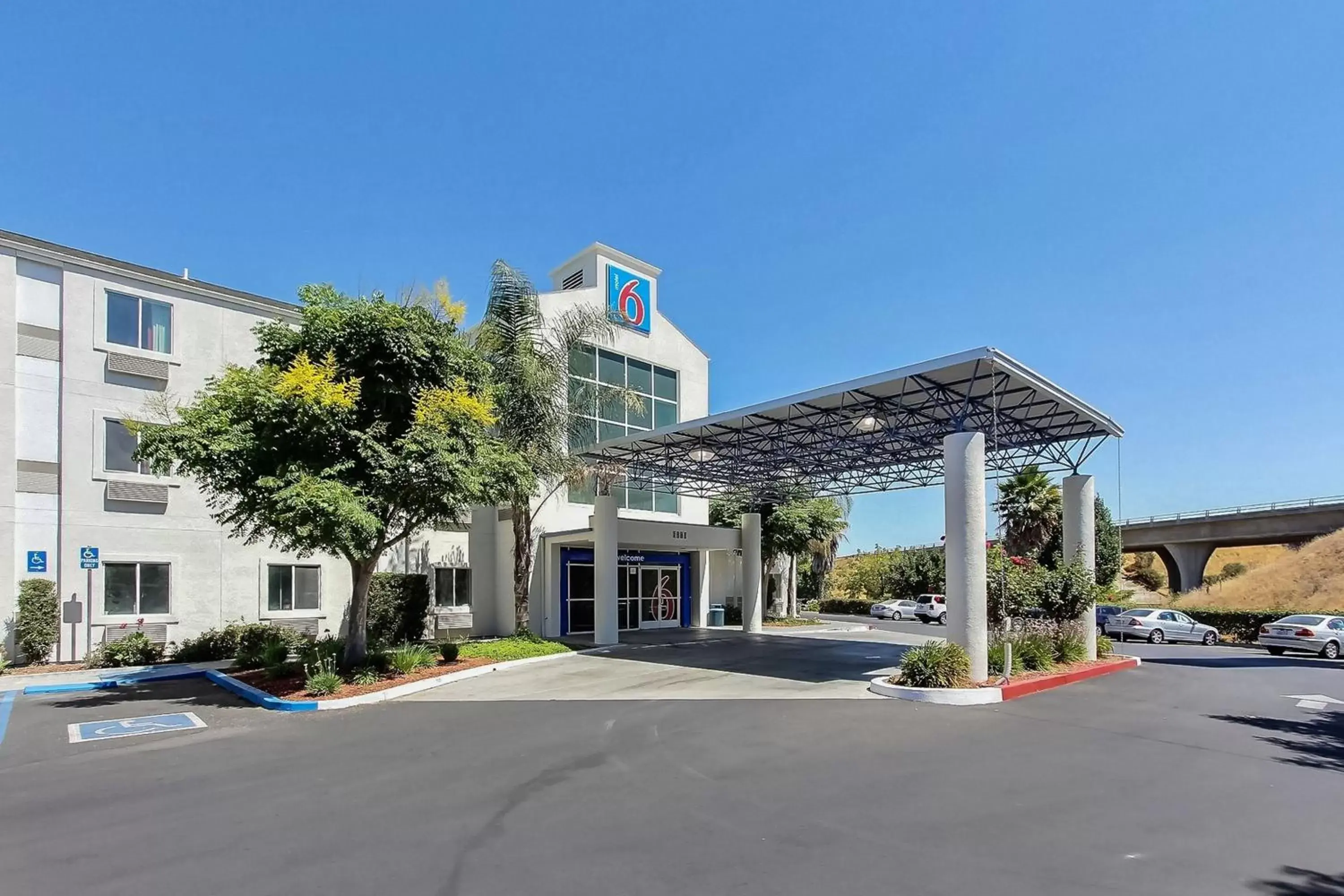 Facade/entrance, Property Building in Motel 6-Gilroy, CA