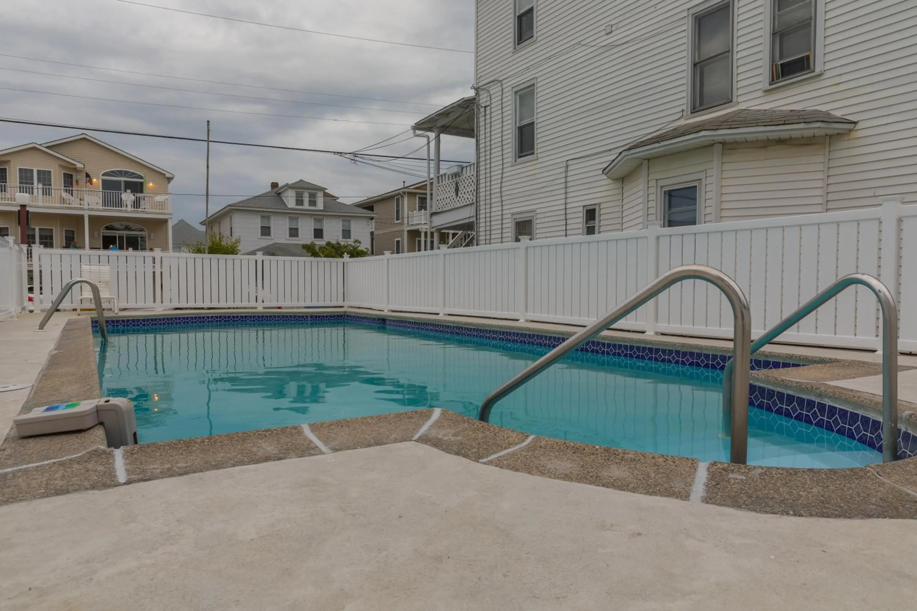 Swimming pool in Wildwood Inn Hotel Beach & Boardwalk