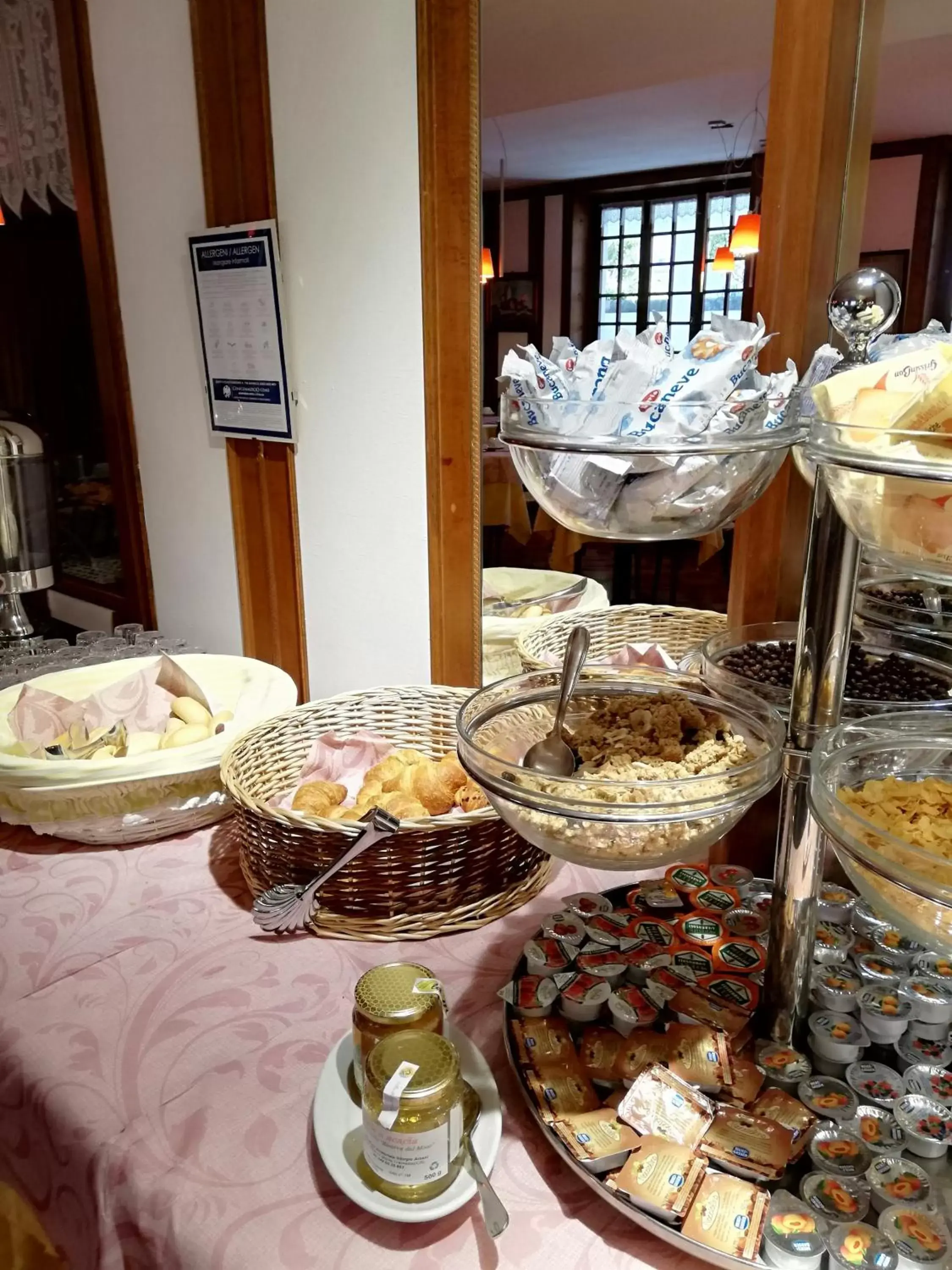 Buffet breakfast in Hotel Fioroni