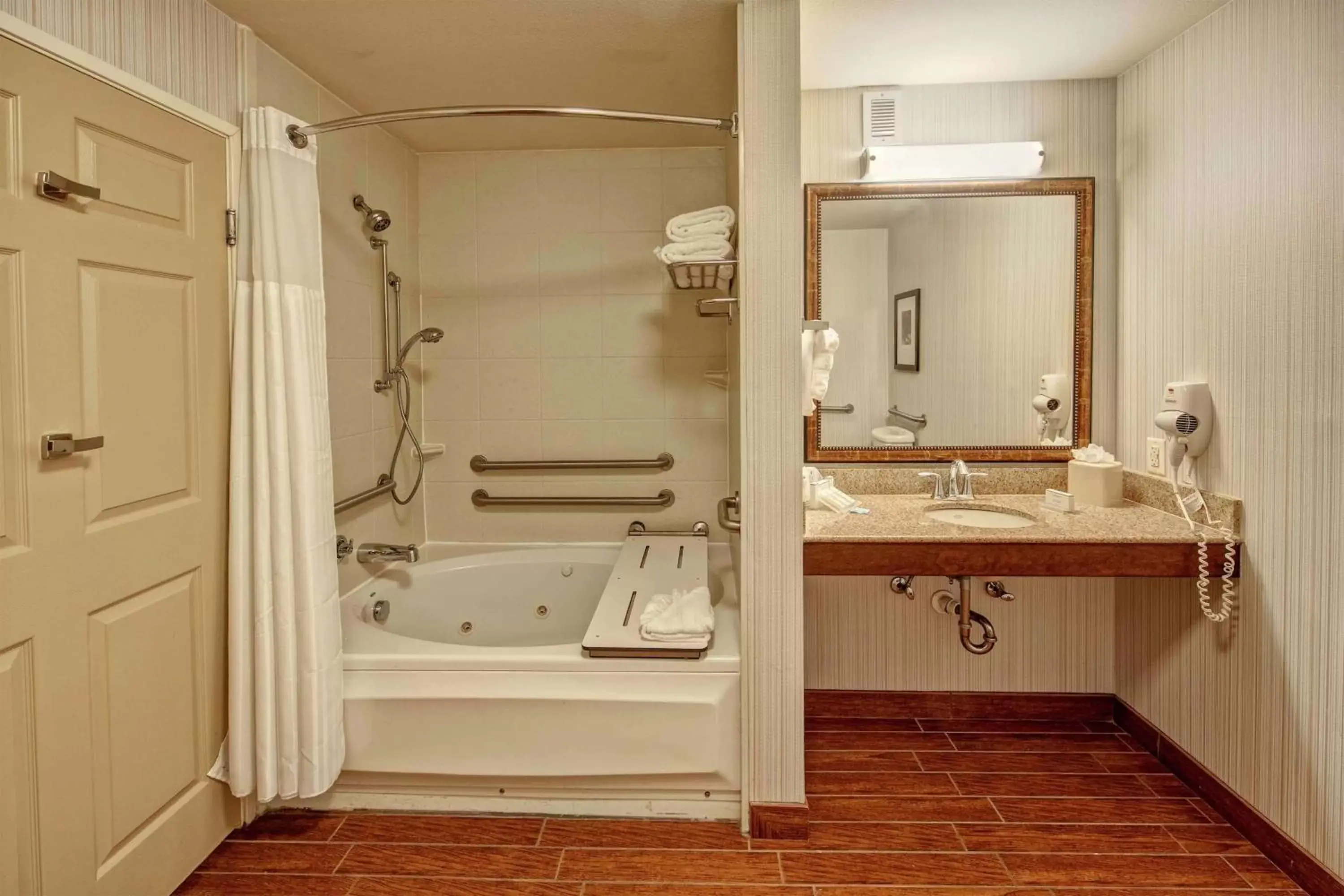 Bathroom in Hilton Garden Inn Minneapolis/Eden Prairie