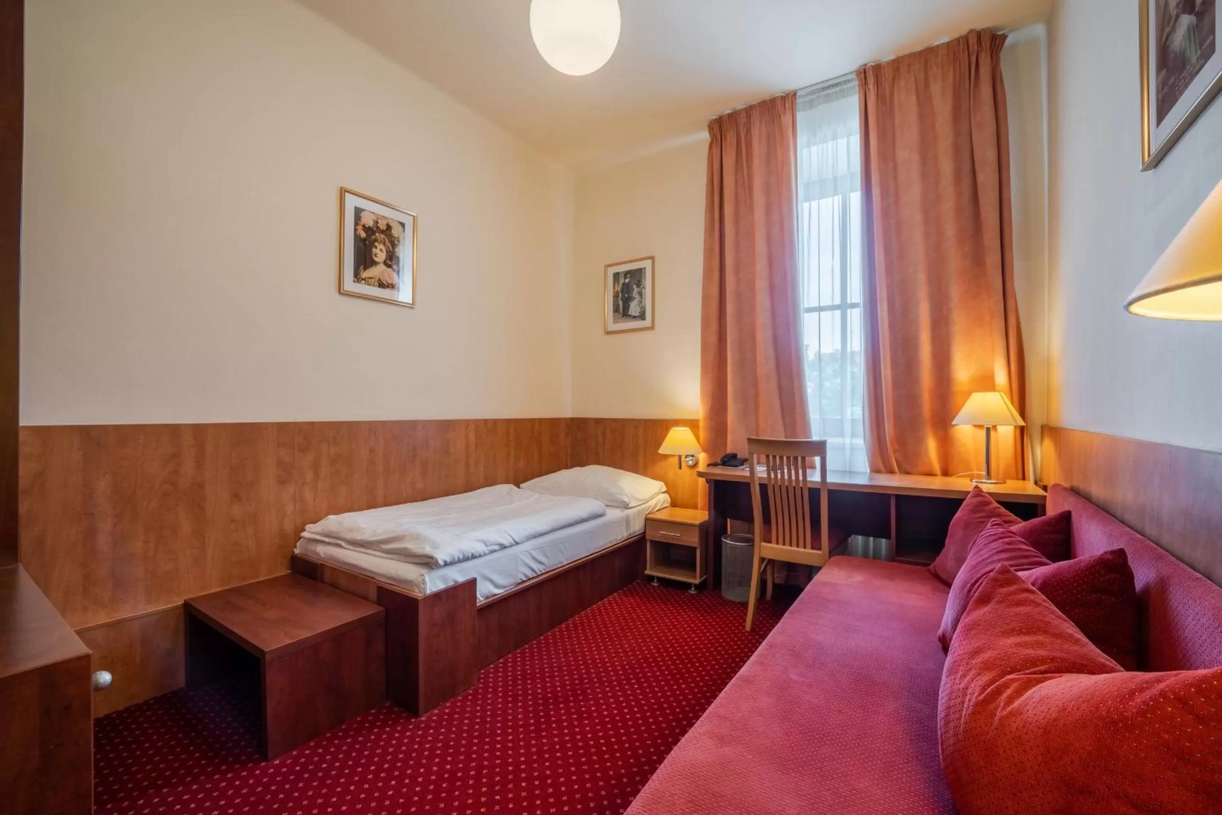 Standard Single Room in Hotel Grand