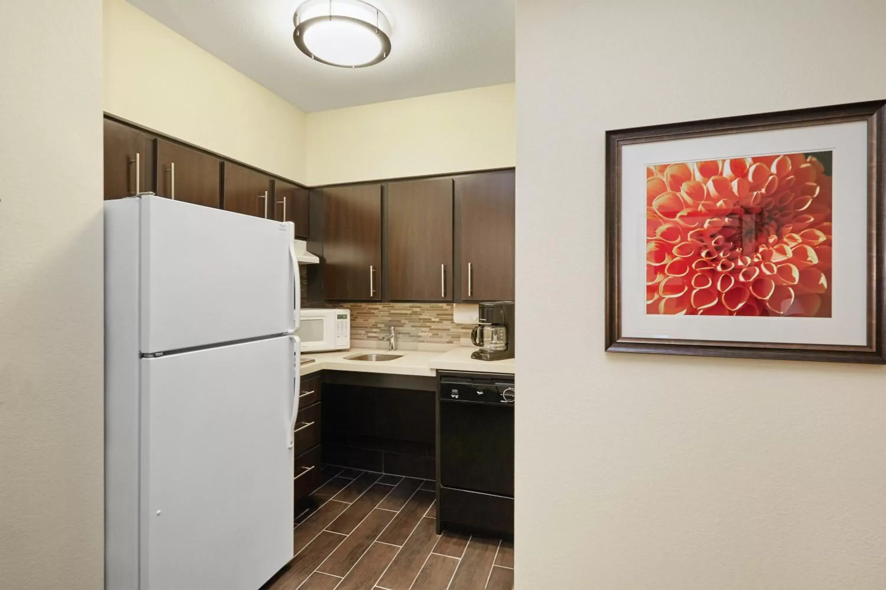 Photo of the whole room, Kitchen/Kitchenette in Staybridge Suites Glenview, an IHG Hotel