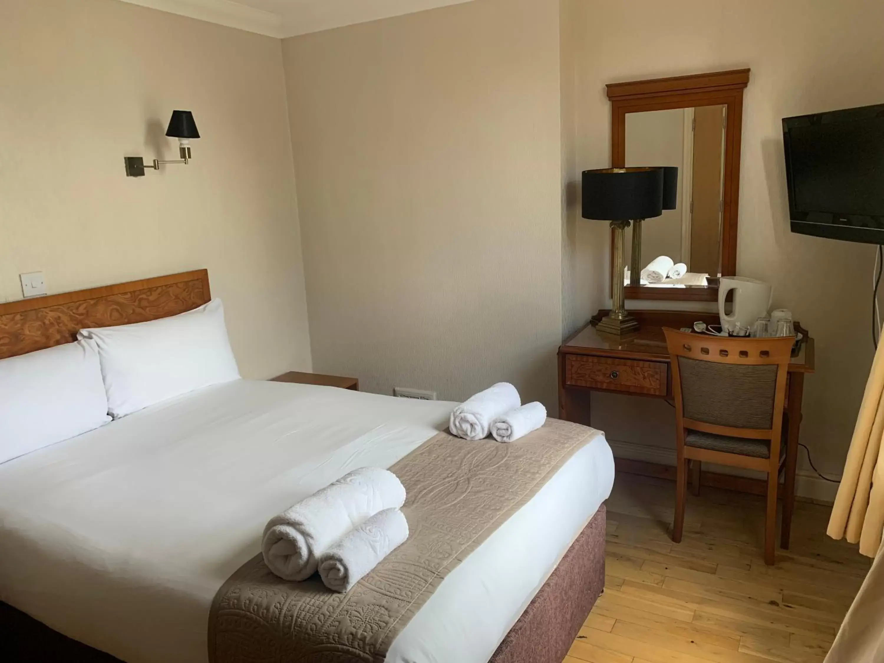 Double Room in Beech Mount Hotel - Free Parking Double Room in Beech Mount Hotel - Free Parking