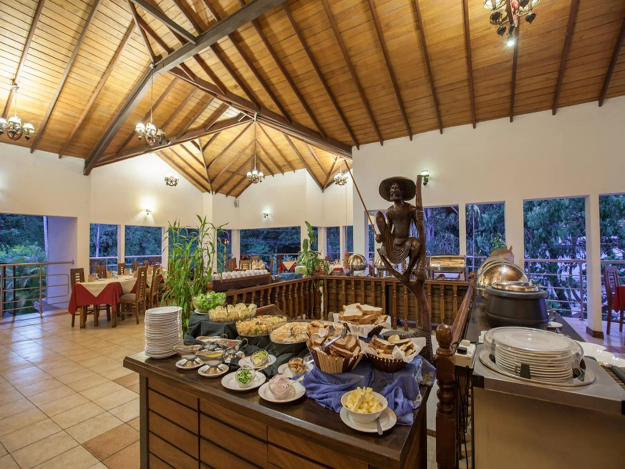 Restaurant/places to eat in Senani Hotel