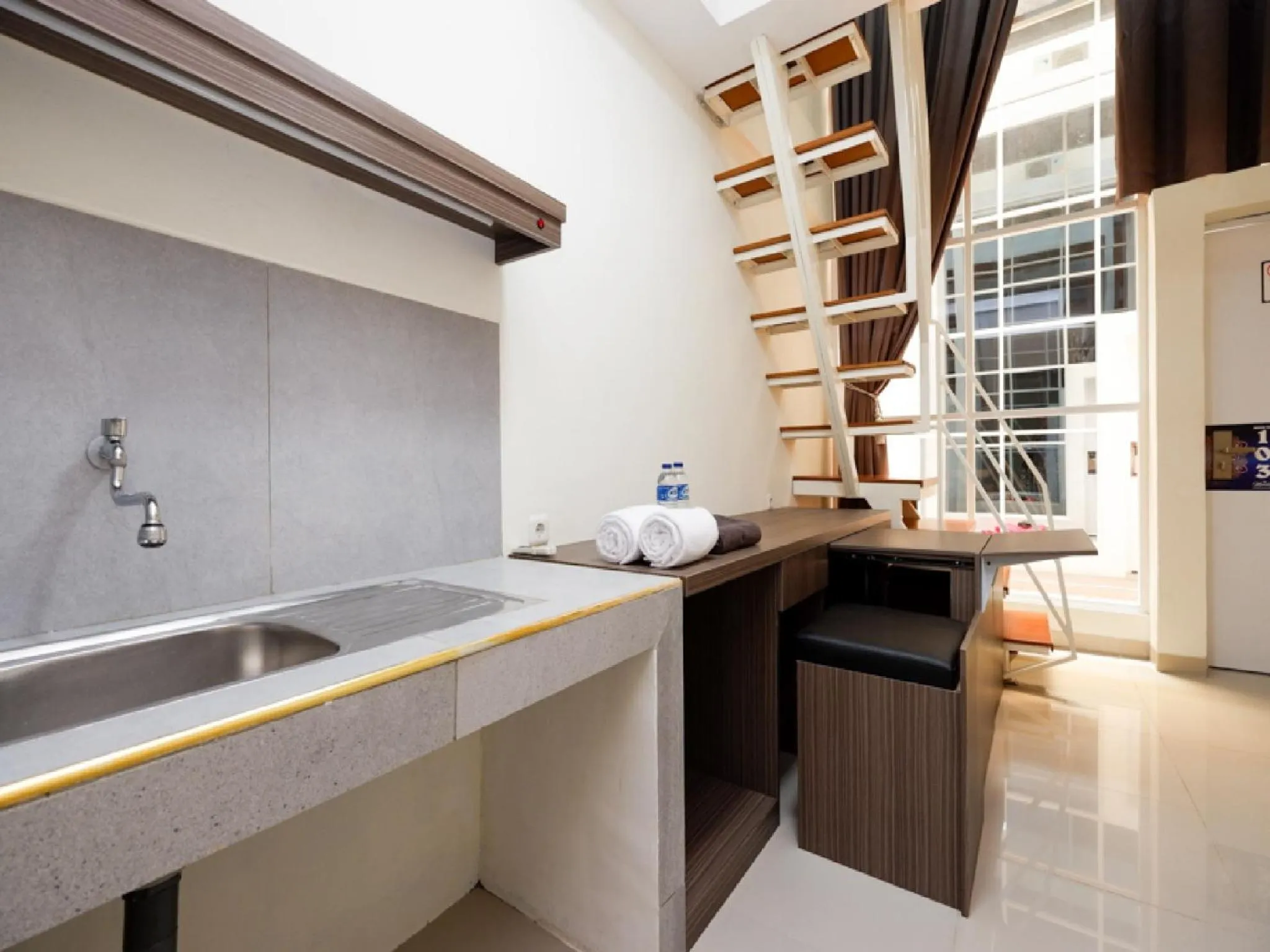 Bedroom in RedDoorz Plus near Paragon Mall Semarang