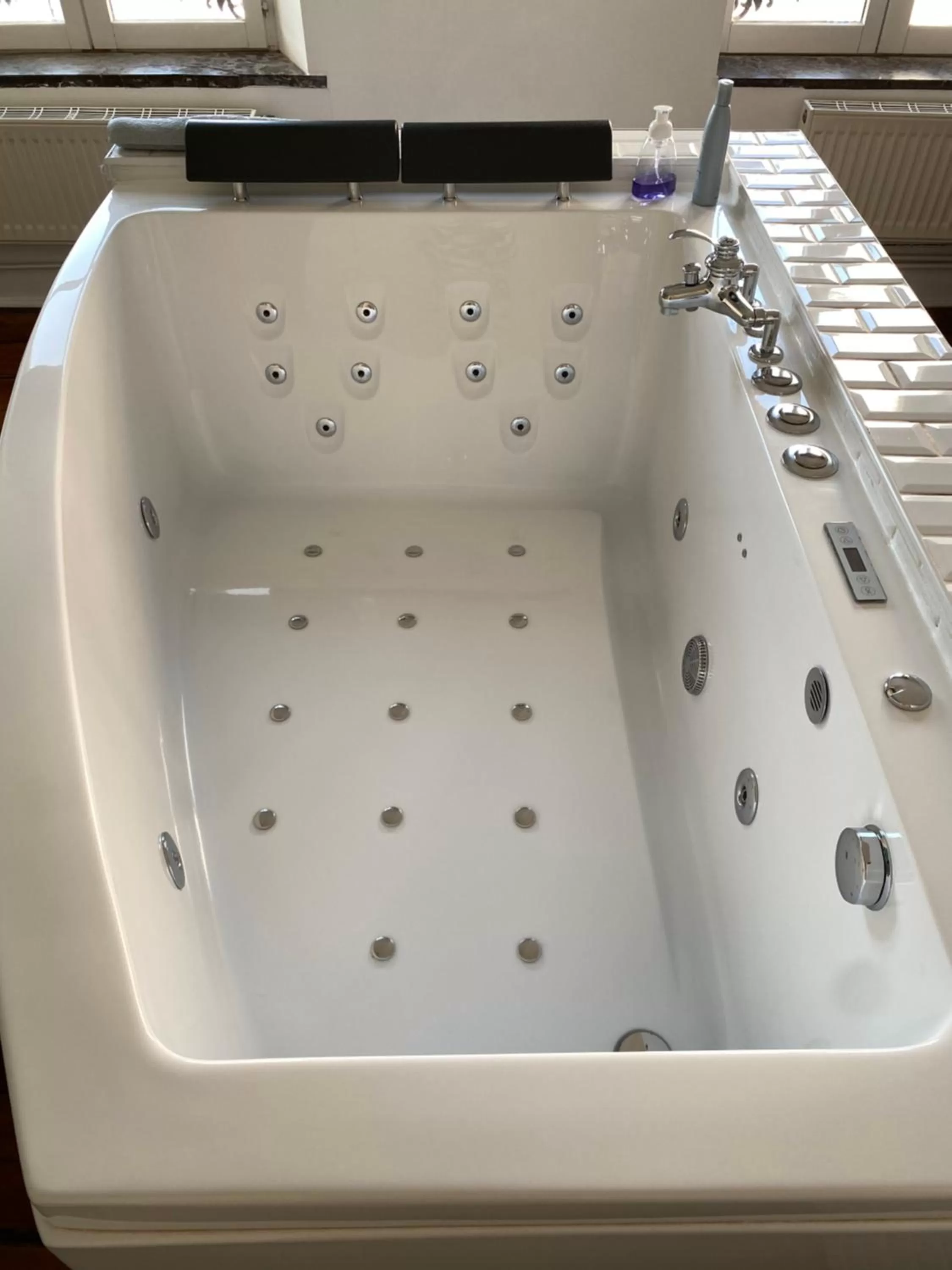 Hot Tub in Chambres d'Hôtes Au coin du spa