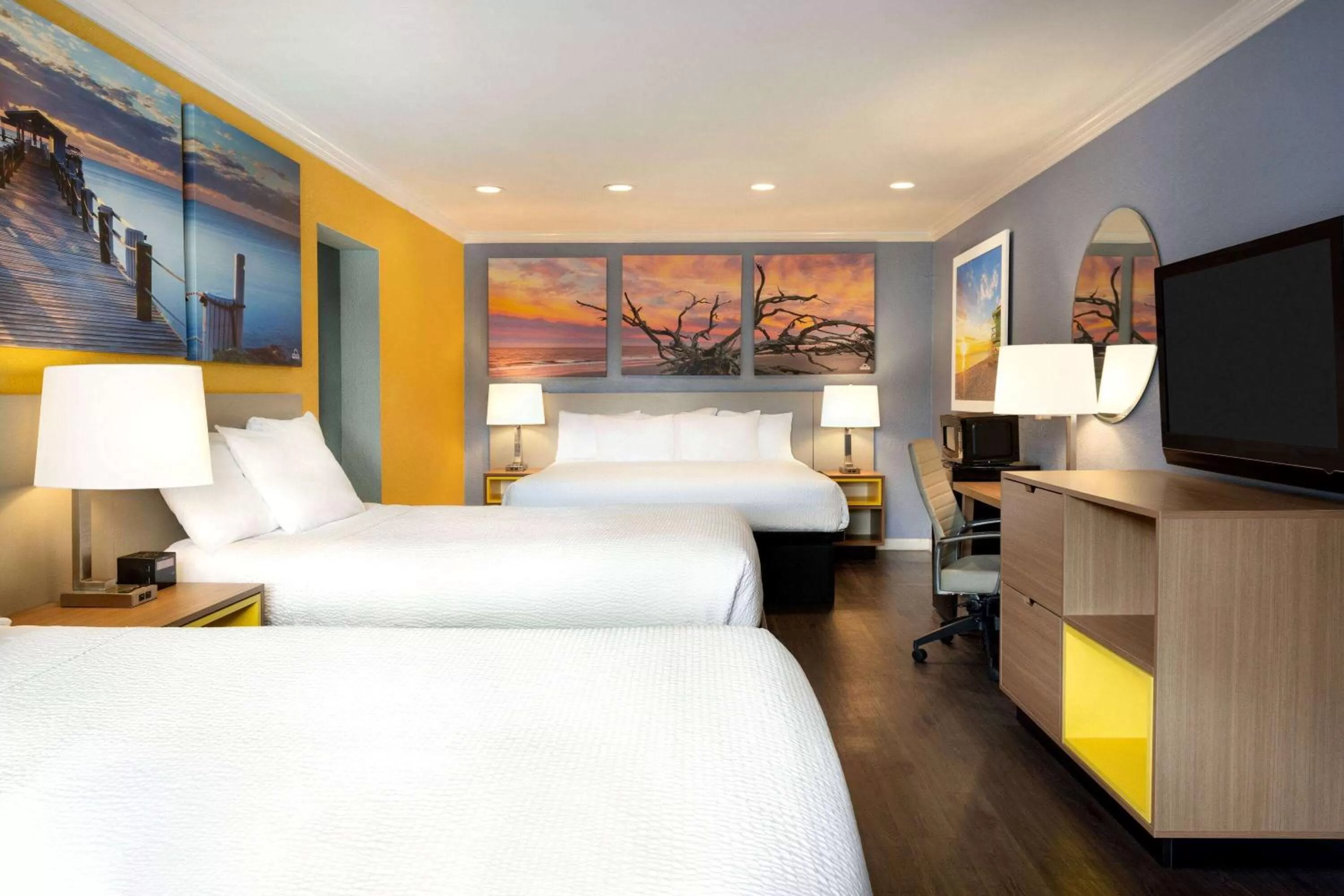 Photo of the whole room, Bed in Days Inn by Wyndham Pensacola - Historic Downtown