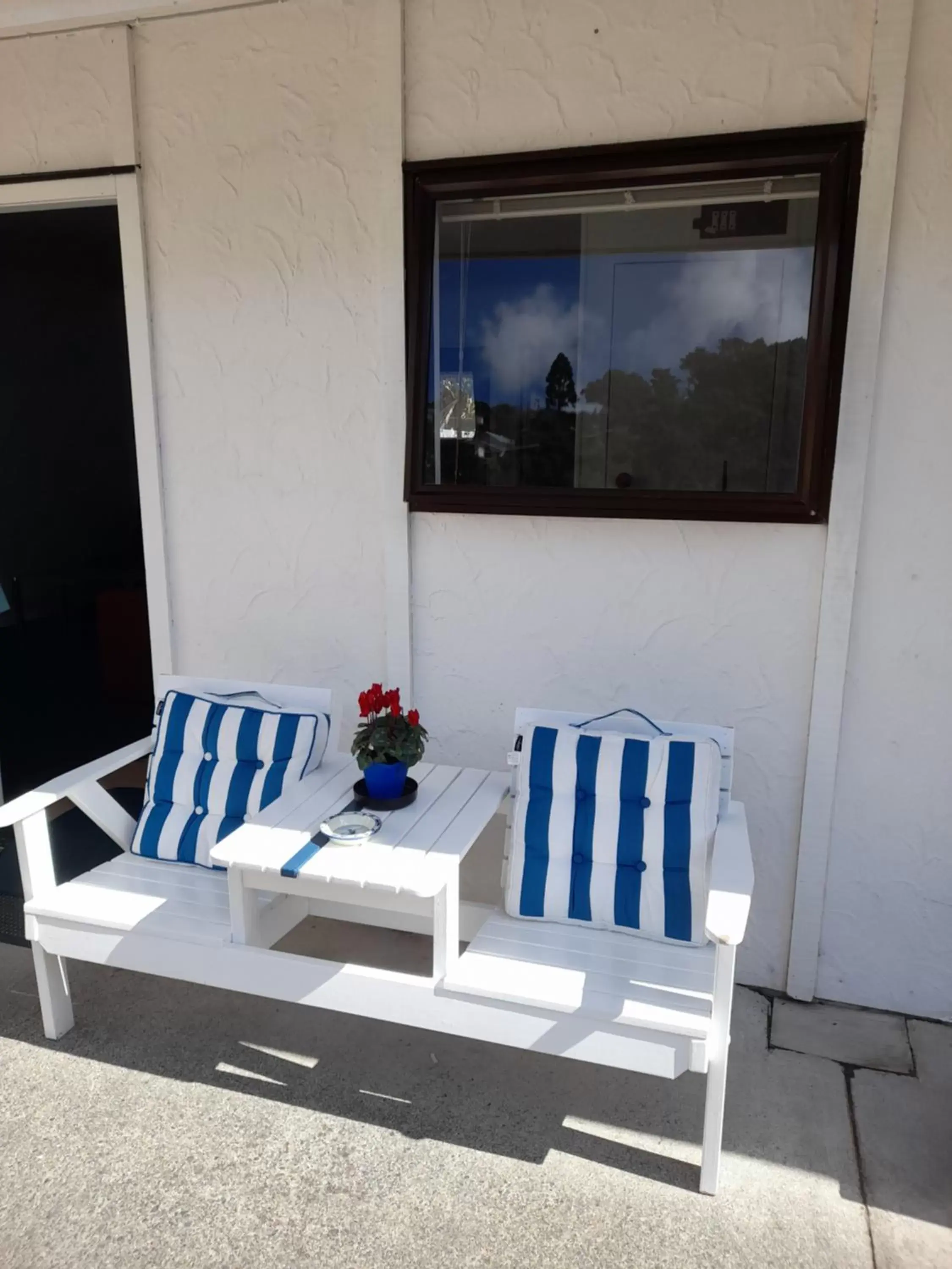 Patio, TV/Entertainment Center in Marlin Court Motel