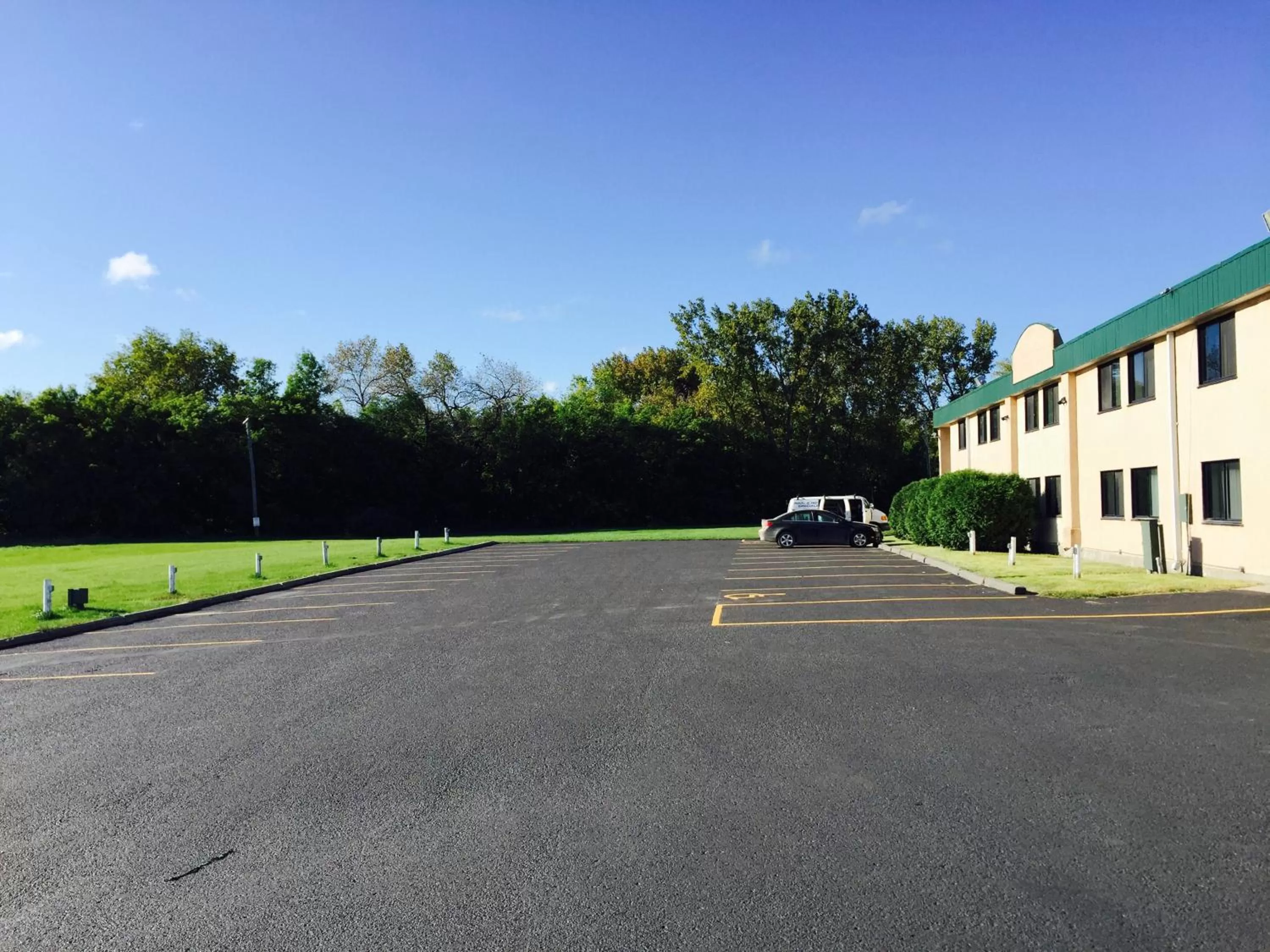 Facade/entrance in Howard Johnson by Wyndham Portage La Prairie