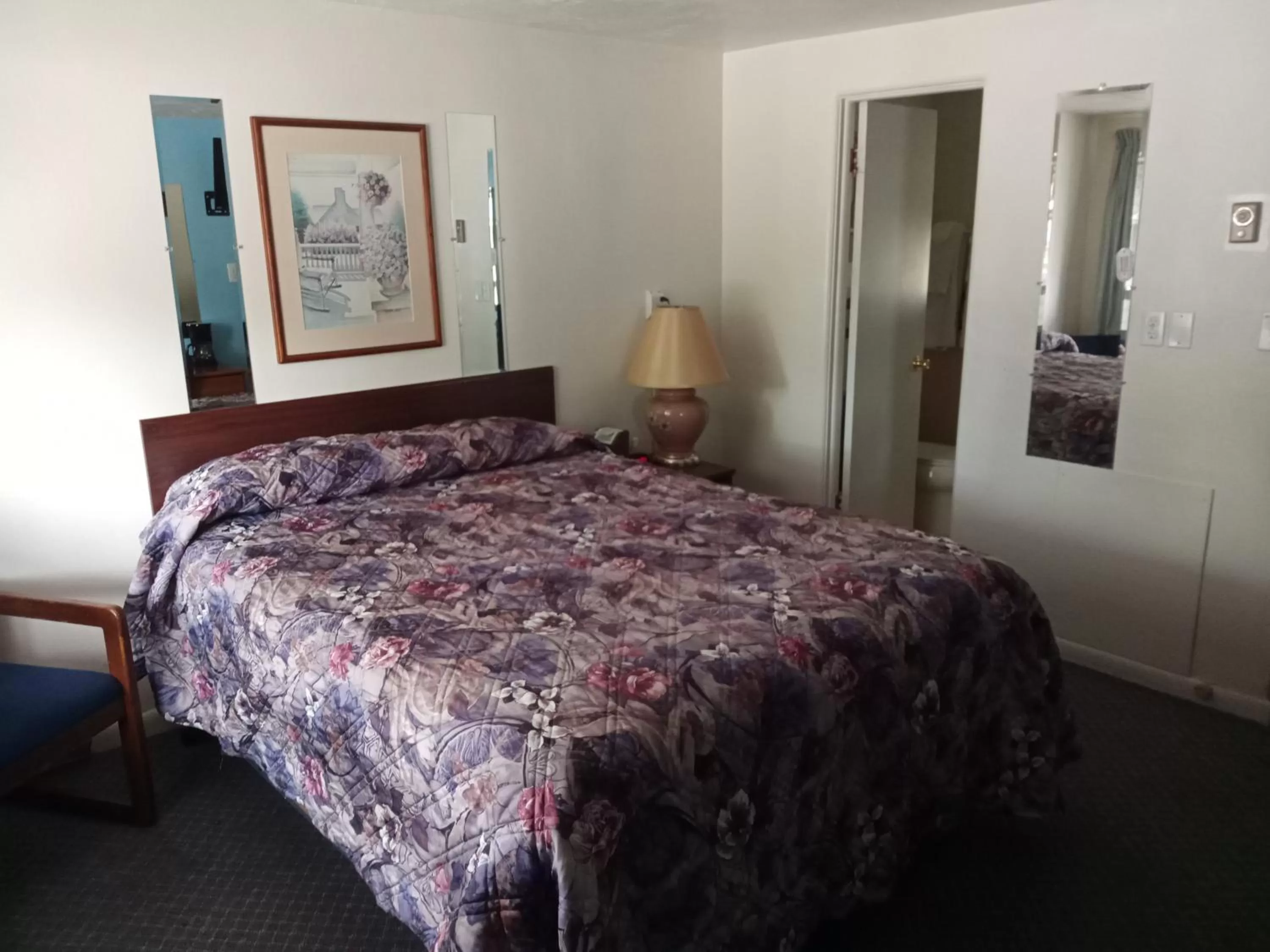 Bed in Eight Bar B Motel