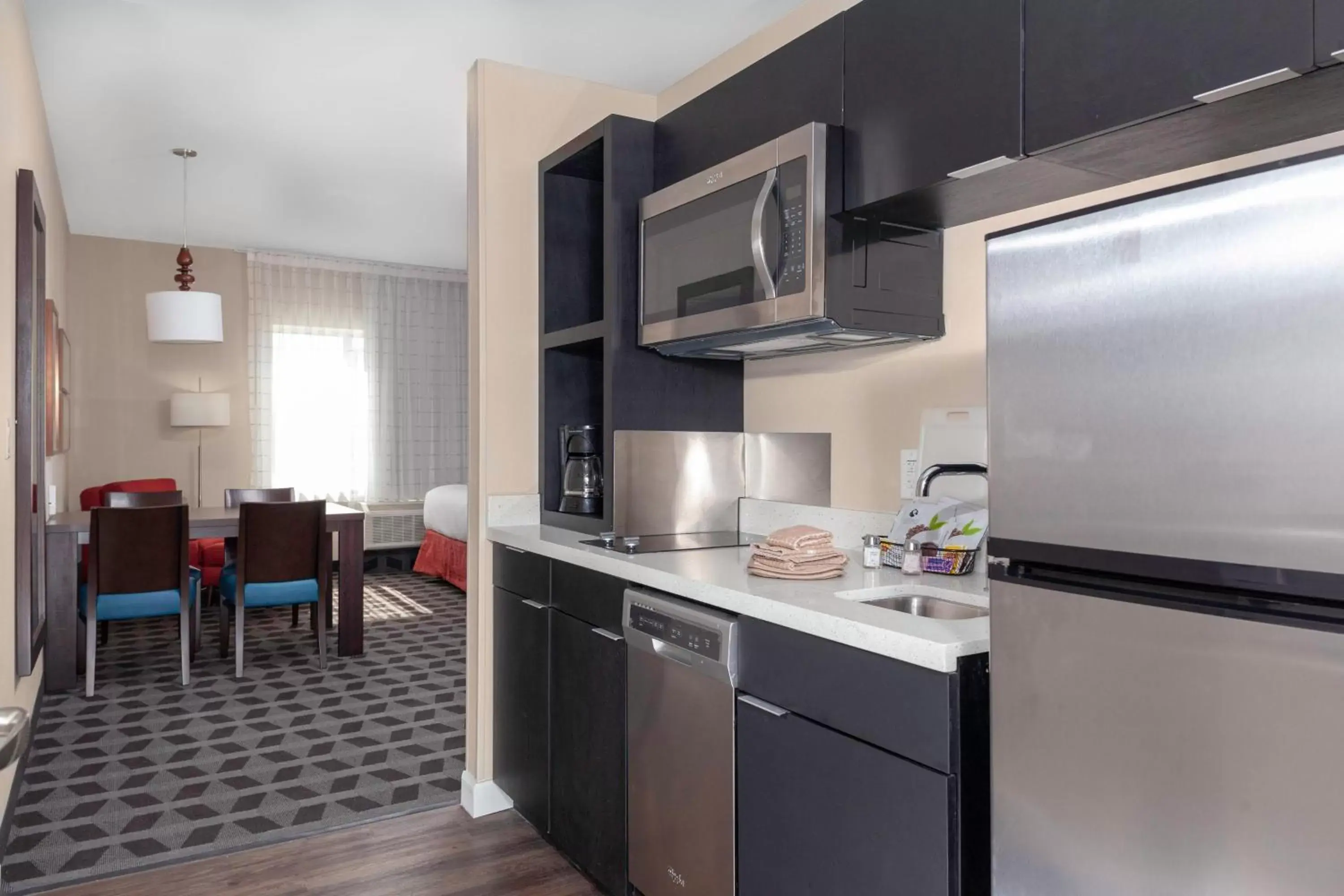 Kitchen or kitchenette, Kitchen/Kitchenette in TownePlace Suites by Marriott San Antonio Westover Hills