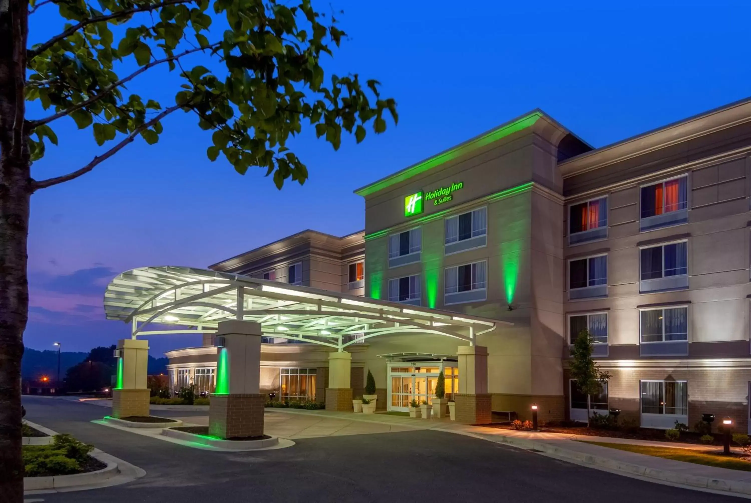 Property Building in Holiday Inn Hotel & Suites Beckley, an IHG Hotel