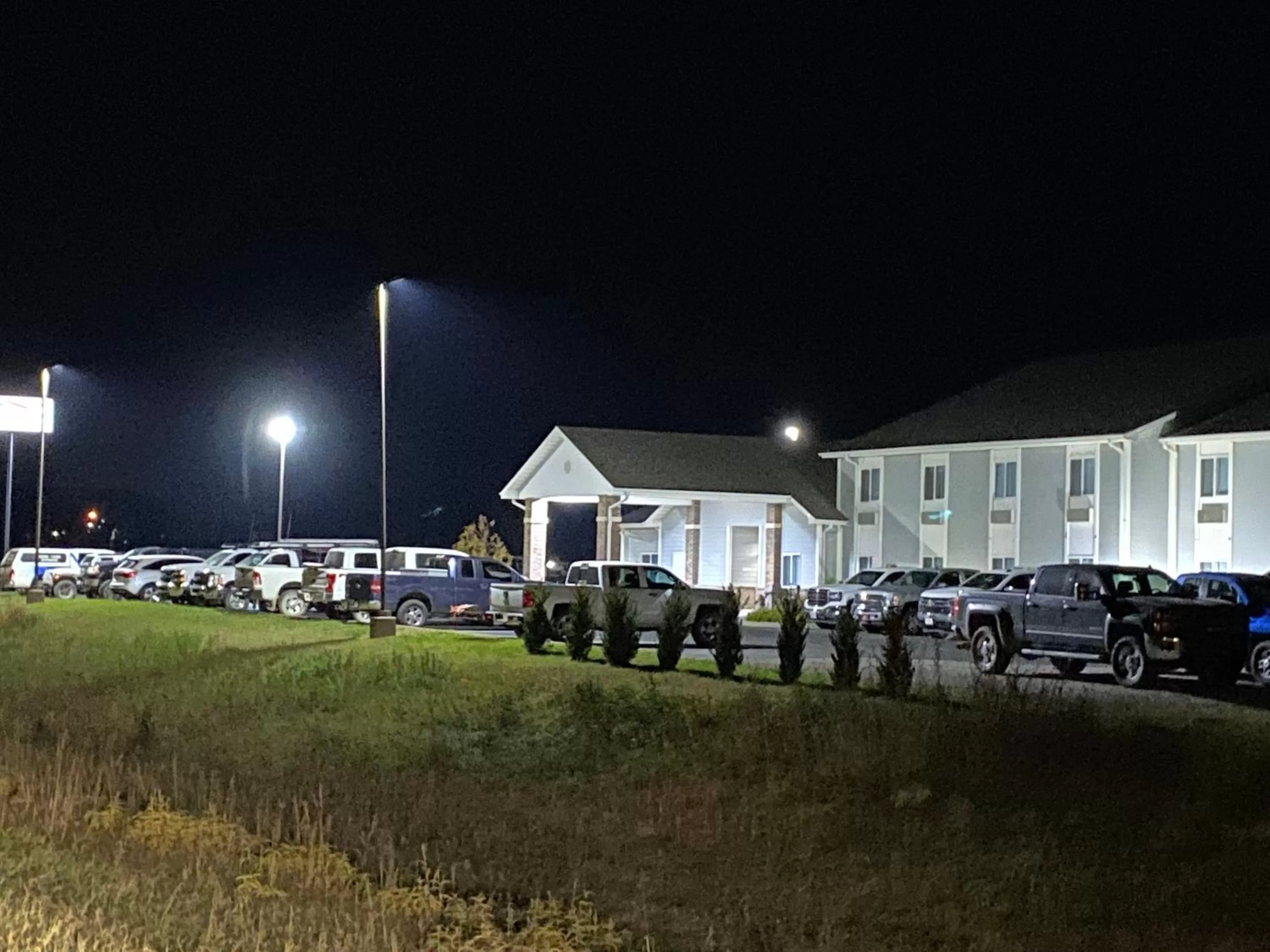 Property building in Garnett Hotel & RV Park