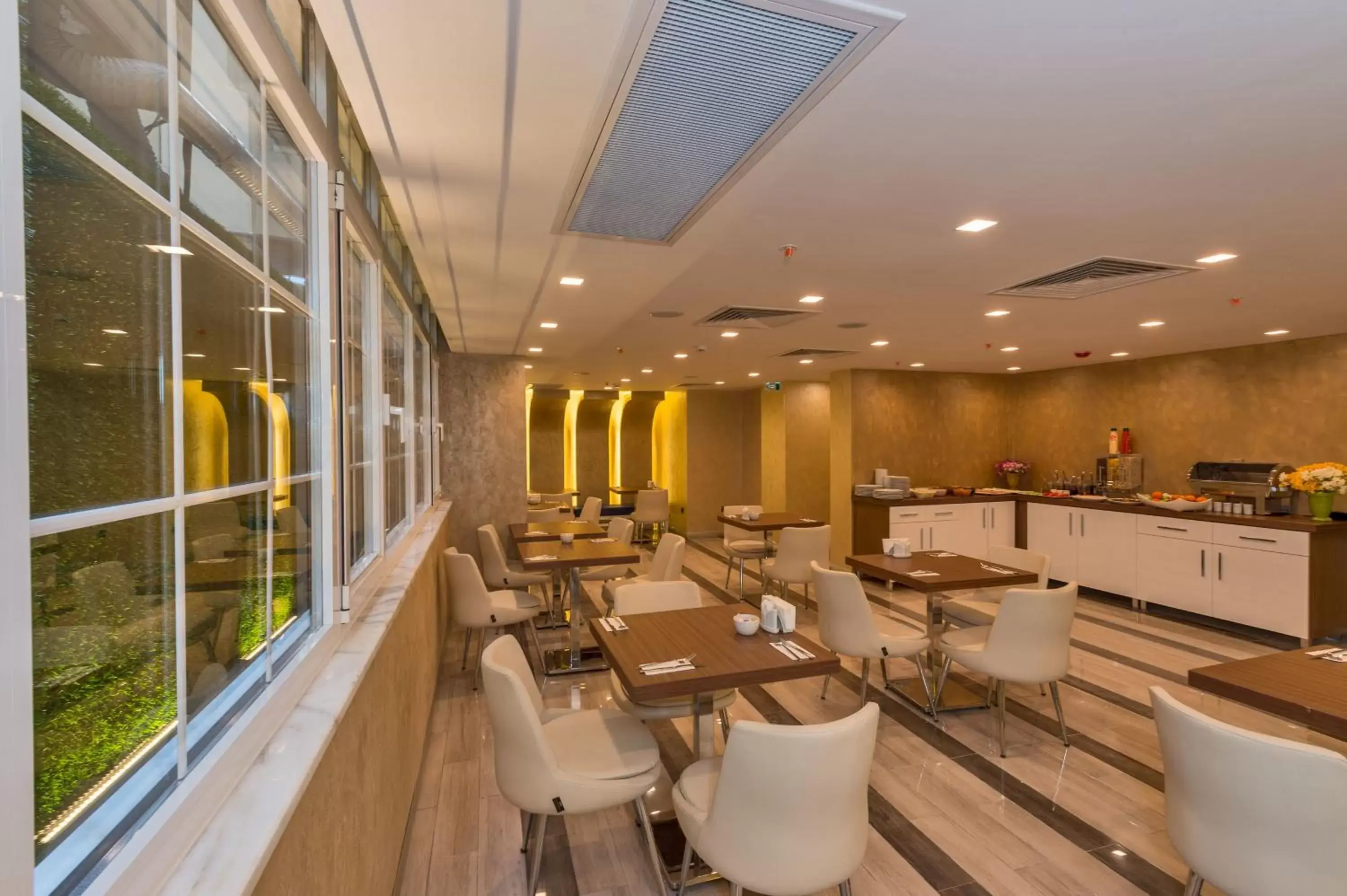 Restaurant/places to eat in Inntel Hotel Istanbul Restaurant/places to eat in Inntel Hotel Istanbul