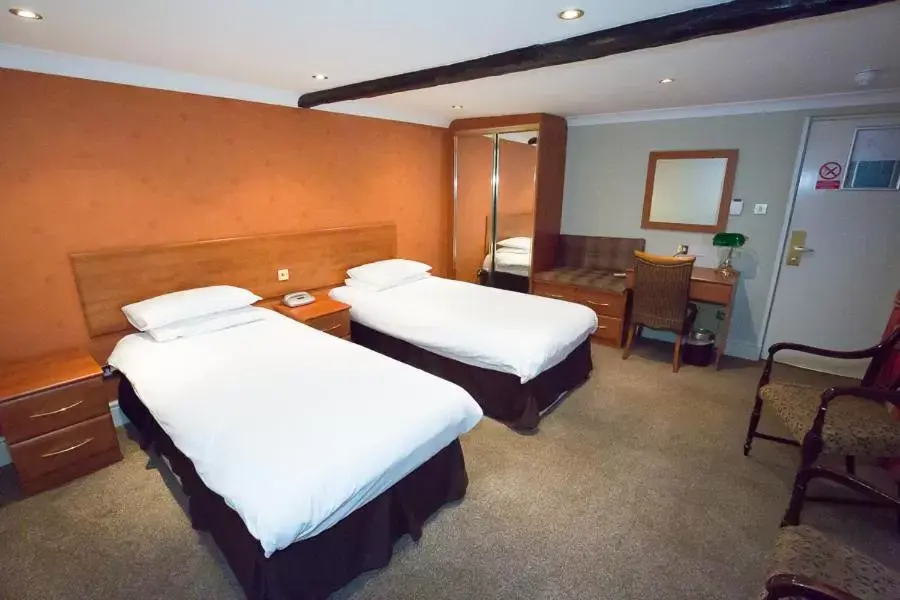 Twin Room in The Peacock Townhouse Hotel Kenilworth - Warwick Twin Room in The Peacock Townhouse Hotel Kenilworth - Warwick