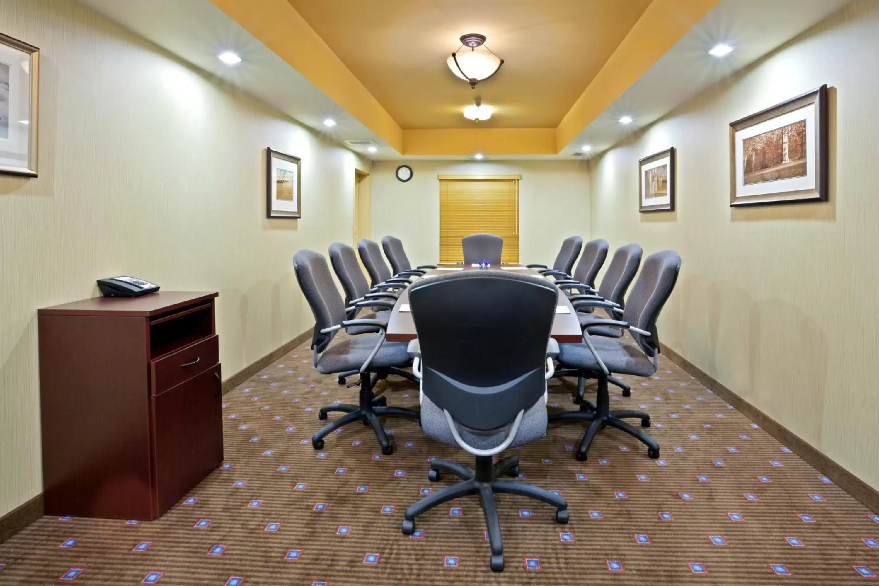 Business facilities in Bayview Hotel