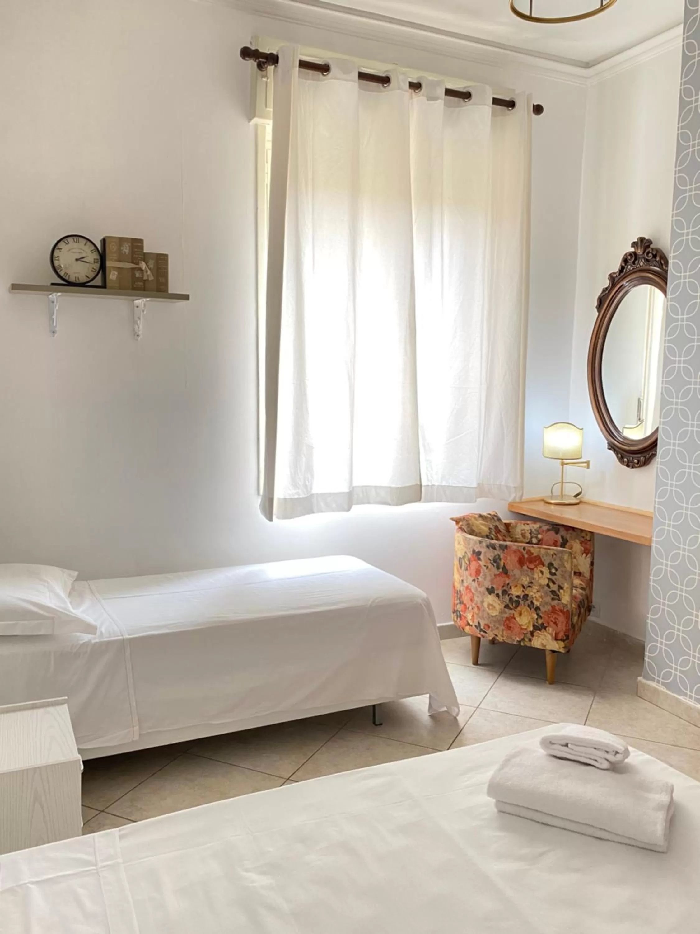 Photo of the whole room, Bed in Hotel Europeo Napoli