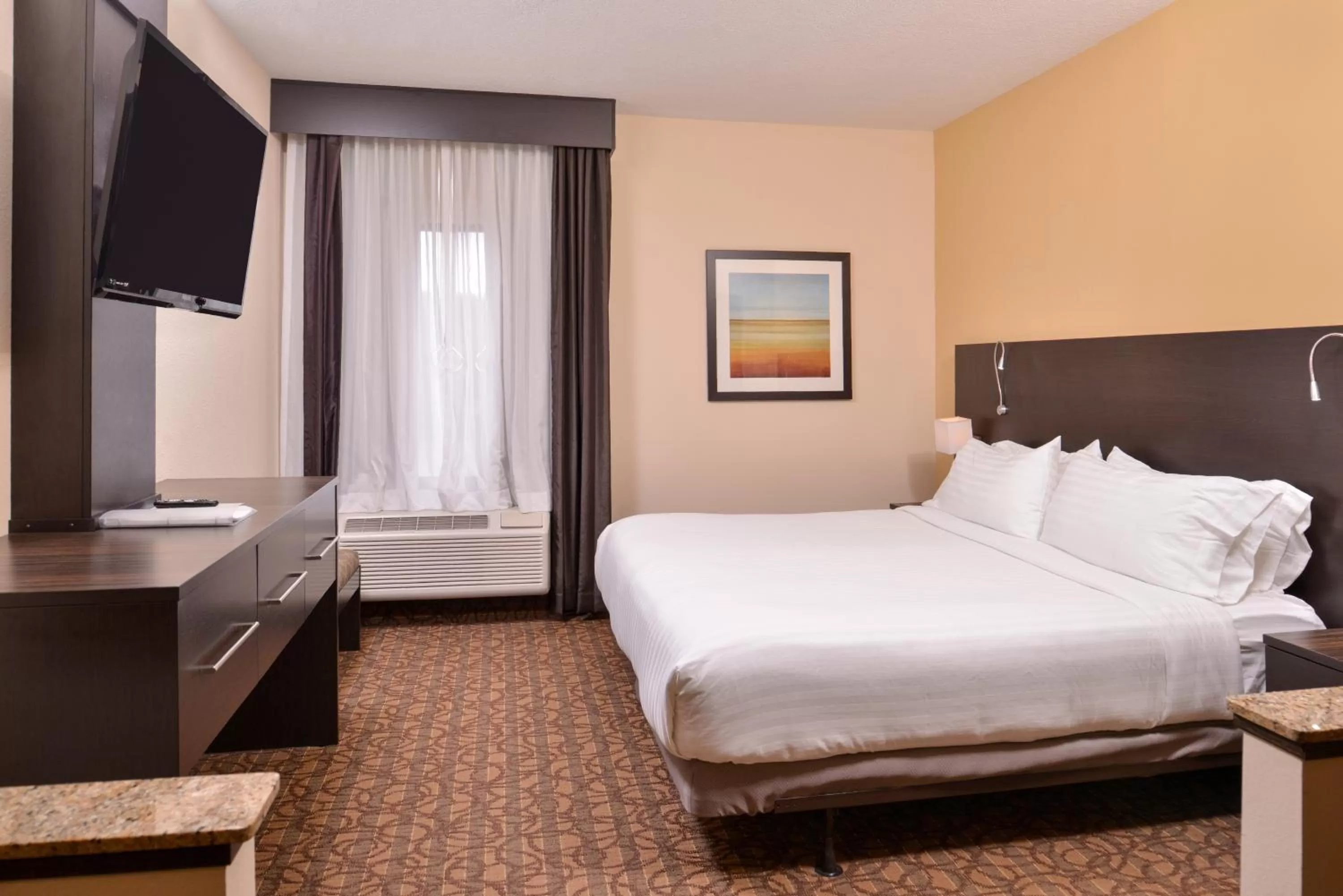 Photo of the whole room, Bed in Holiday Inn Express & Suites Topeka West I-70 Wanamaker by IHG
