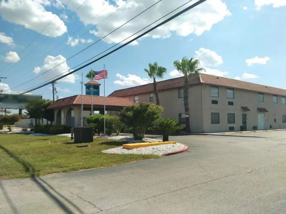 Property Building in Quality Inn & Suites Del Rio
