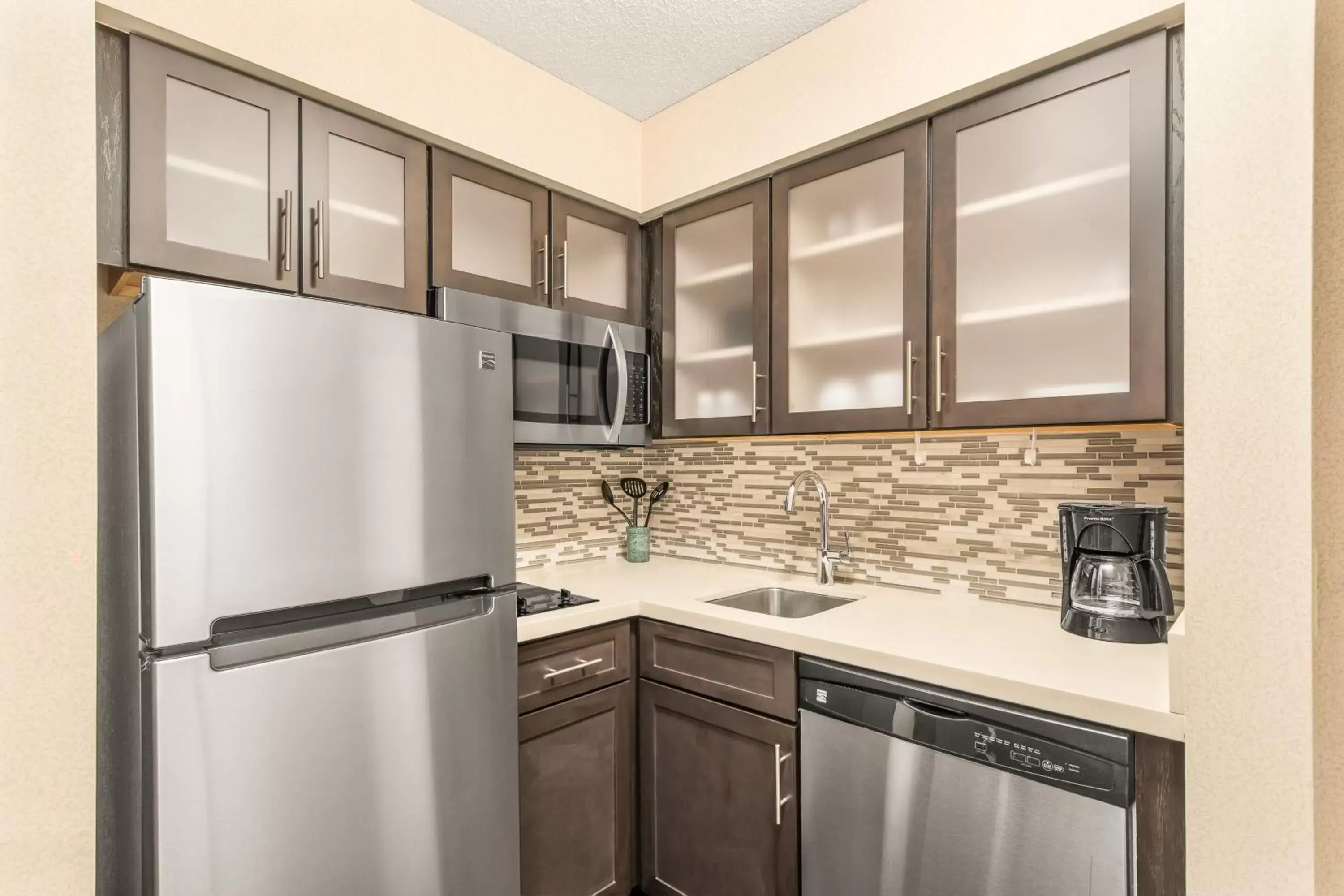 Photo of the whole room, Kitchen/Kitchenette in Homewood Suites by Hilton Atlanta Buckhead Pharr Road