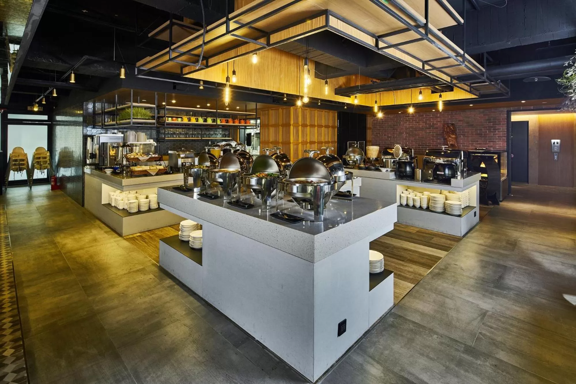 Restaurant/places to eat in Harbour 10 Hotel