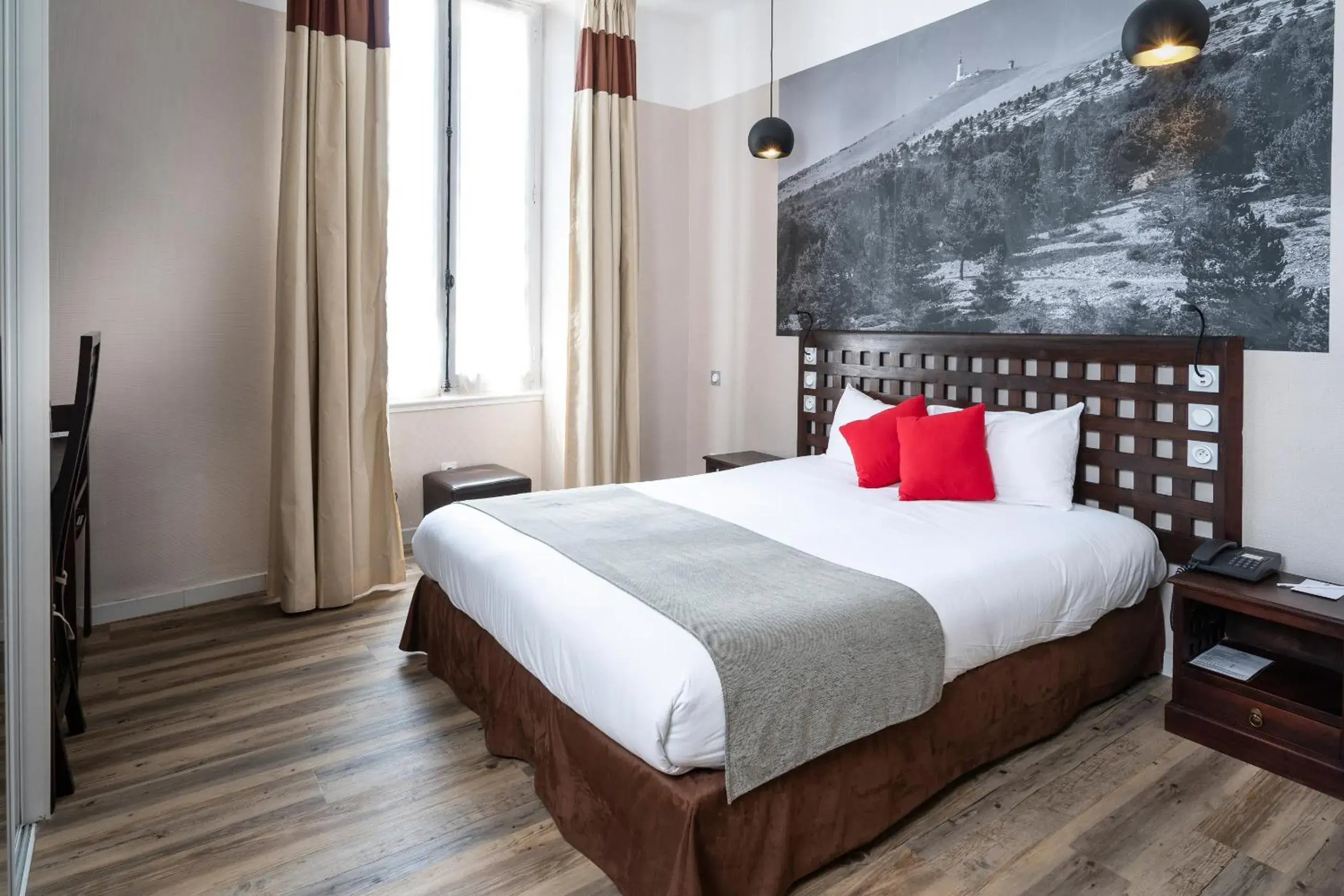 Bedroom, Bed in Best Western Le Comtadin
