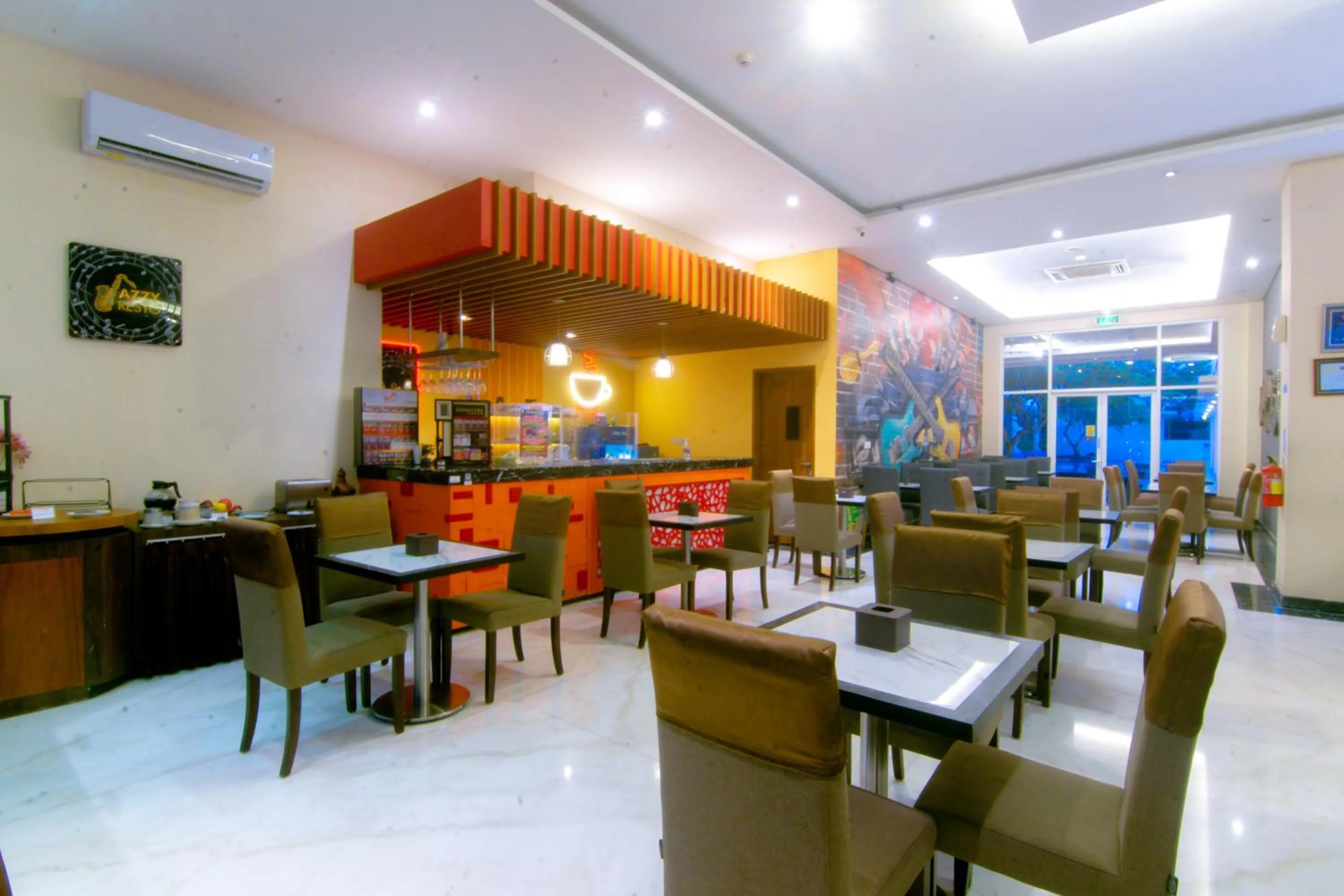 Restaurant/places to eat in Front One Hotel Purwodadi