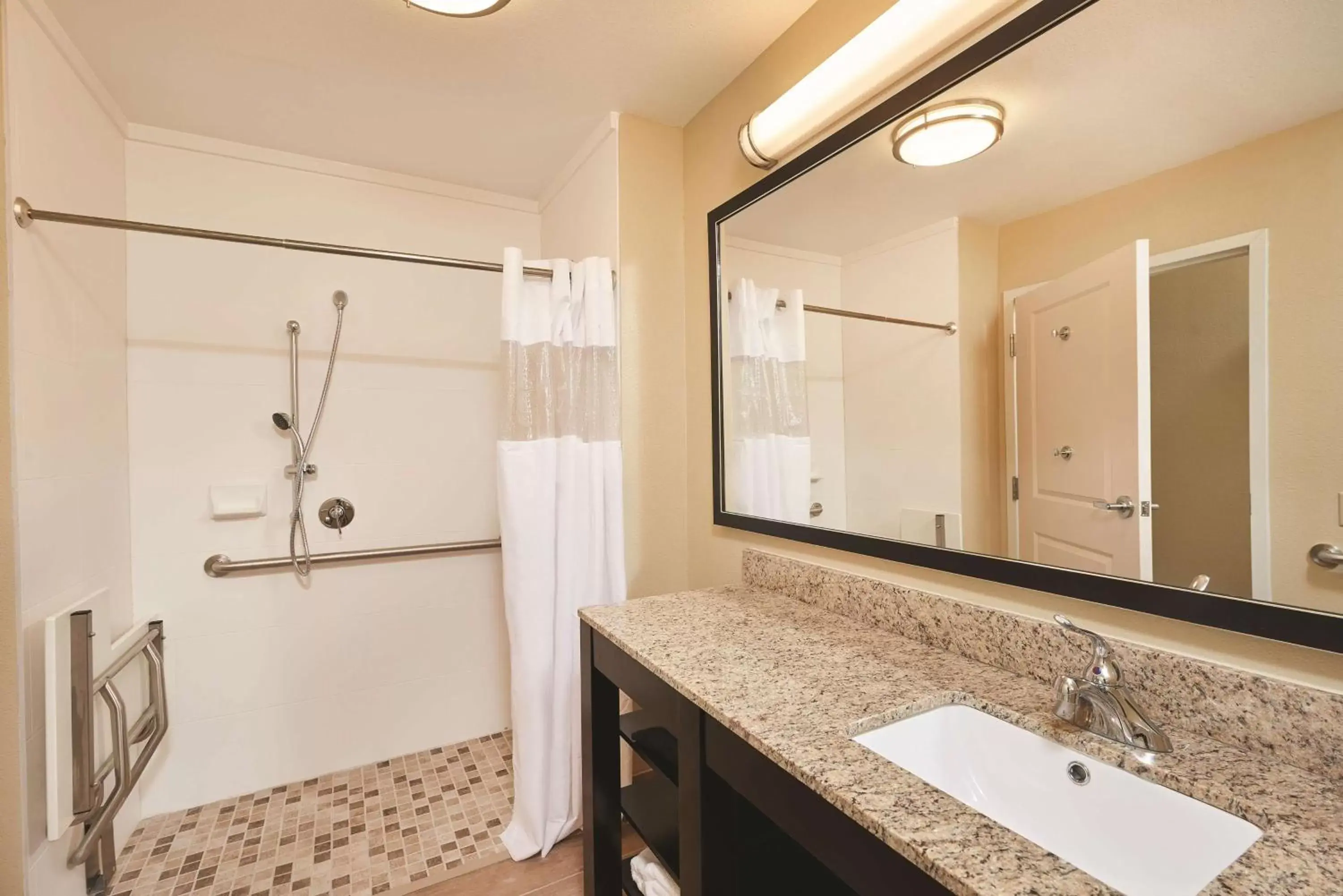 Photo of the whole room, Bathroom in La Quinta by Wyndham Carlsbad