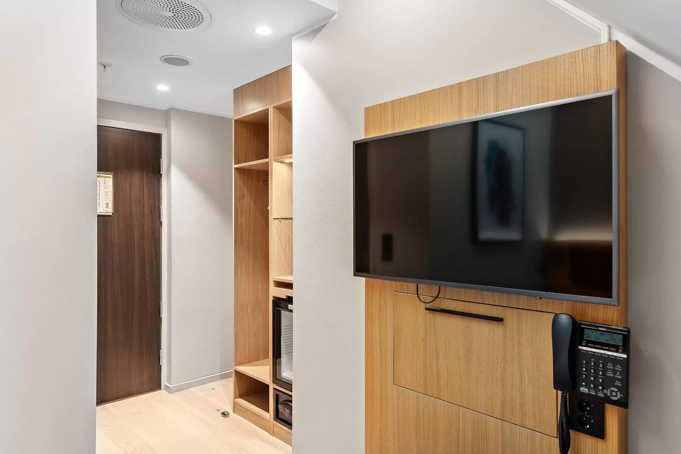 TV/Entertainment Center in Bergen Harbour Hotel, WorldHotels Crafted